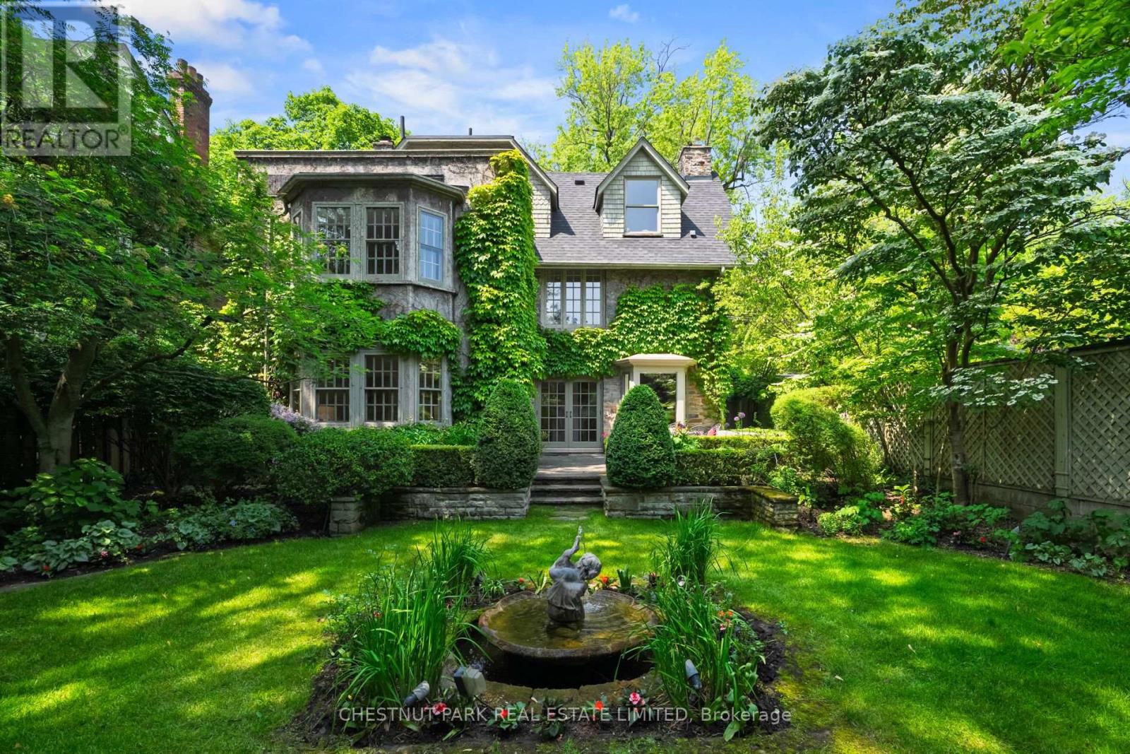 Photo 23 of 49 Roxborough Street, Toronto ON