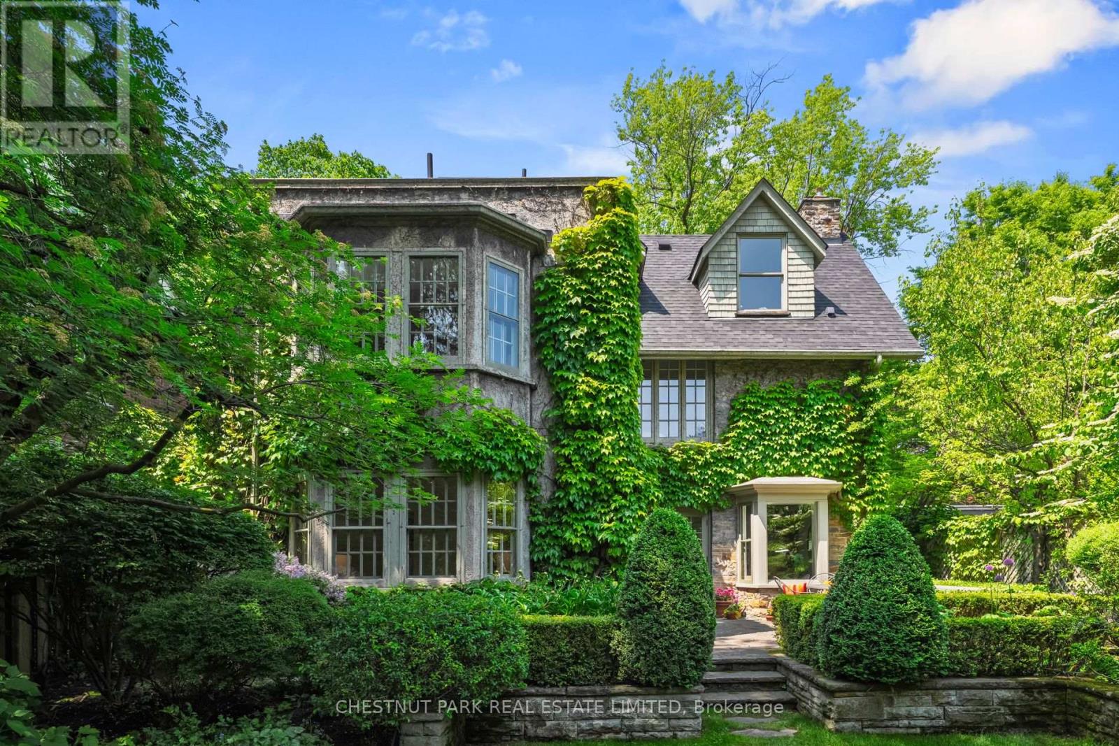 Photo 24 of 49 Roxborough Street, Toronto ON