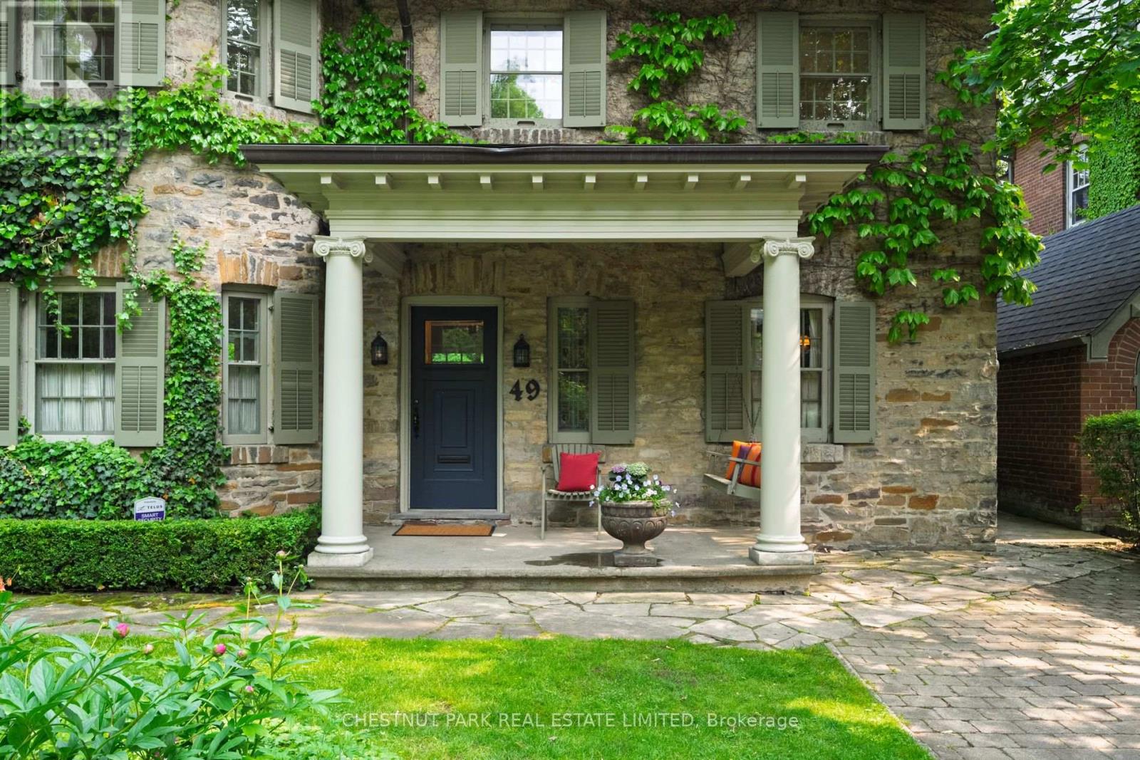 Photo 4 of 49 Roxborough Street, Toronto ON