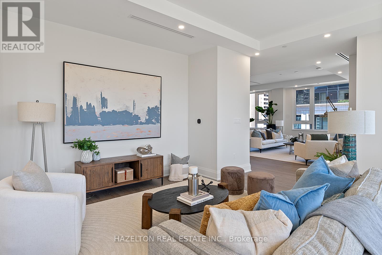 Photo 11 of 802 128 Hazelton Avenue, Toronto ON
