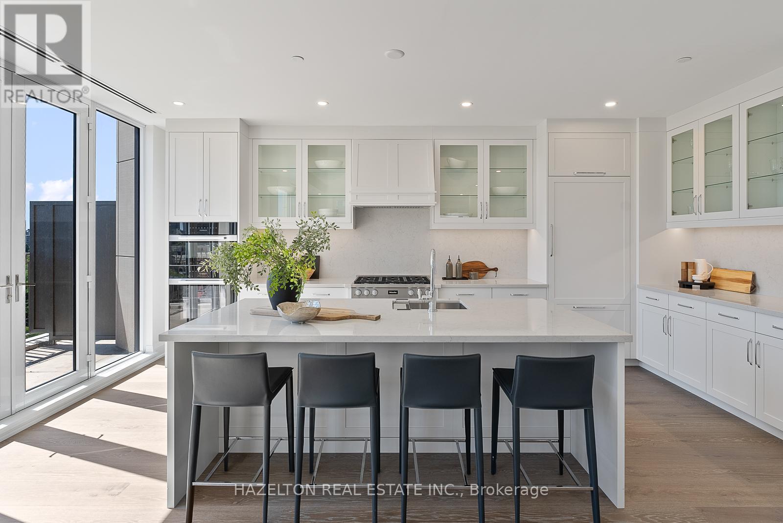 Photo 15 of 802 128 Hazelton Avenue, Toronto ON