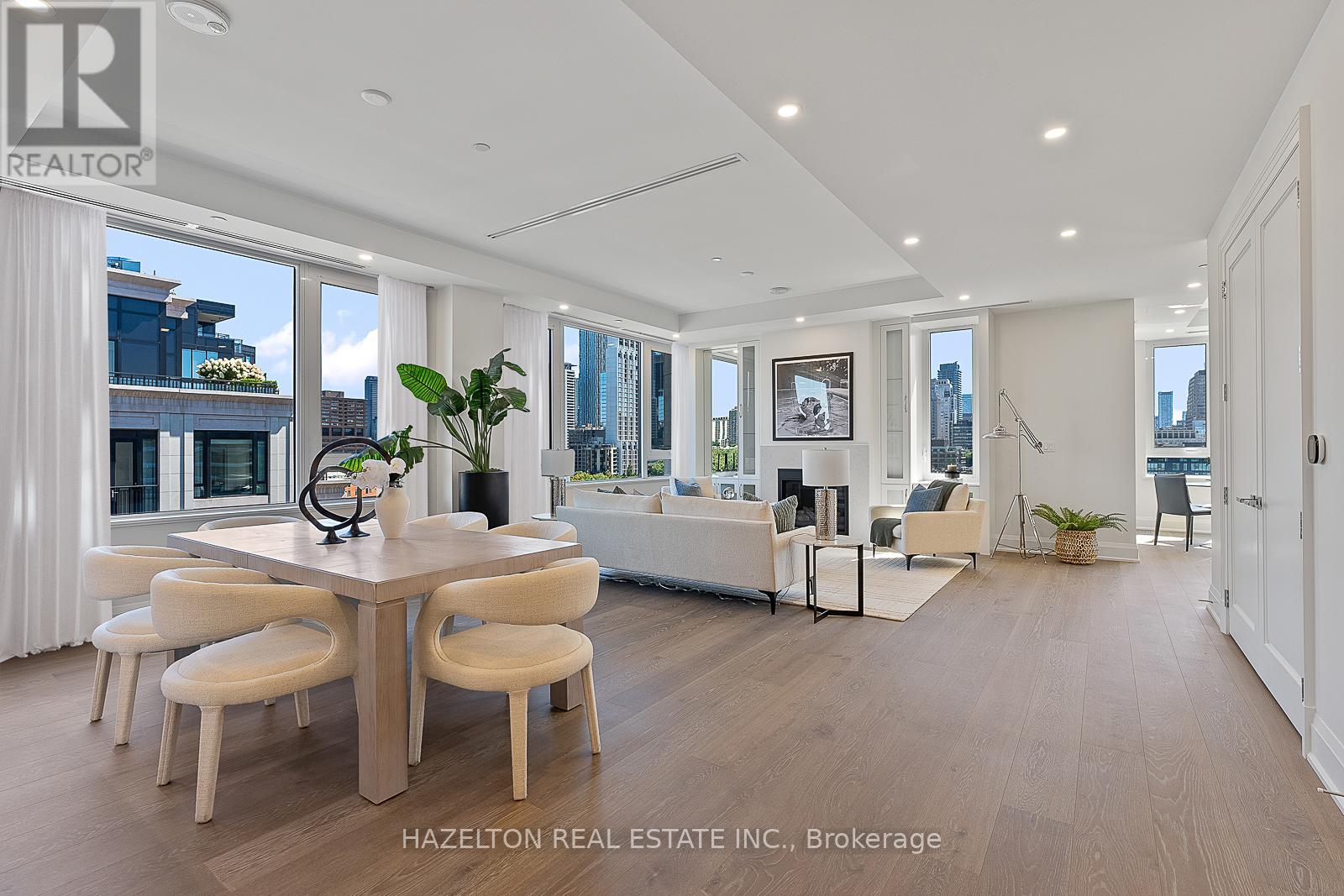 Photo 2 of 802 128 Hazelton Avenue, Toronto ON