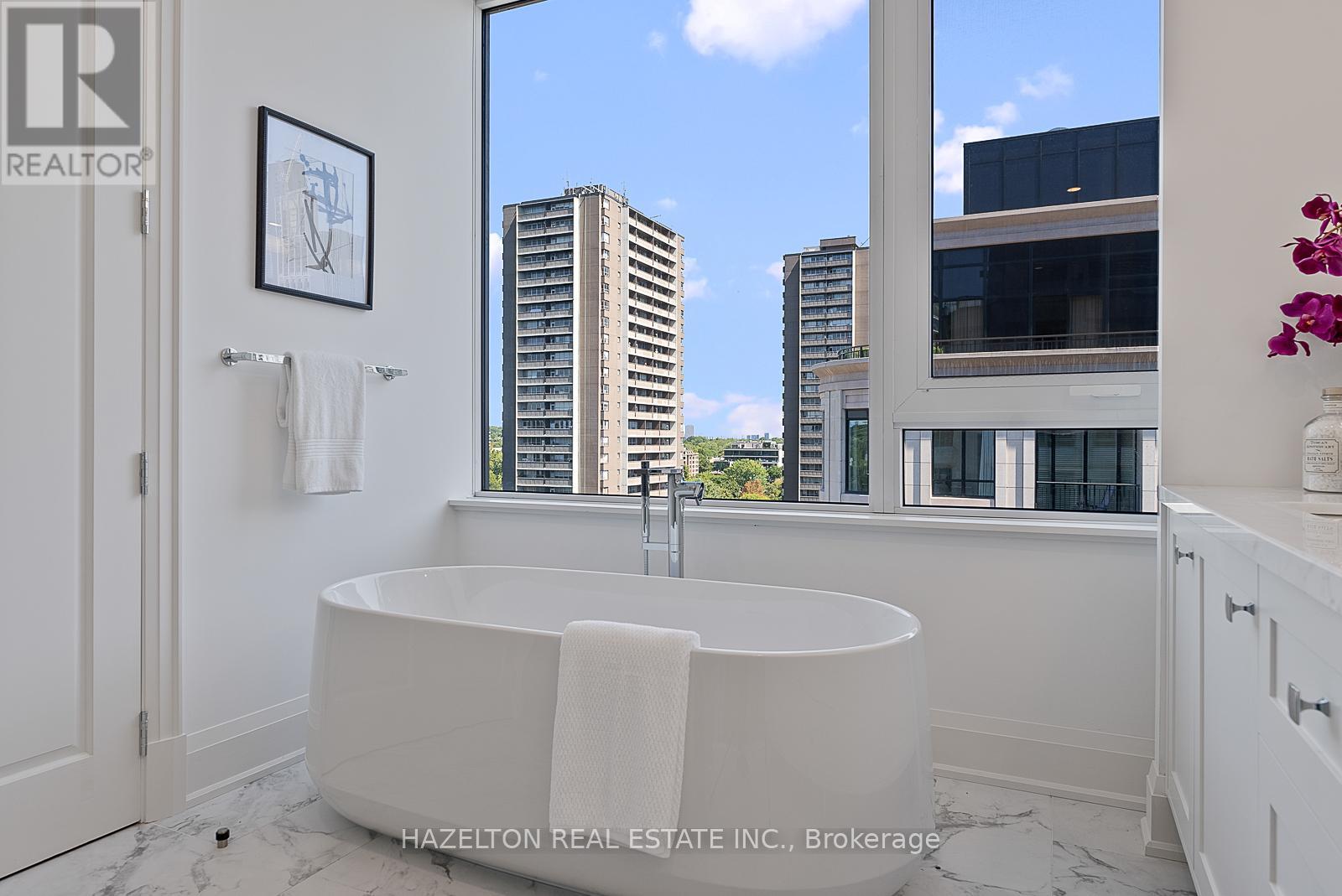 Photo 27 of 802 128 Hazelton Avenue, Toronto ON