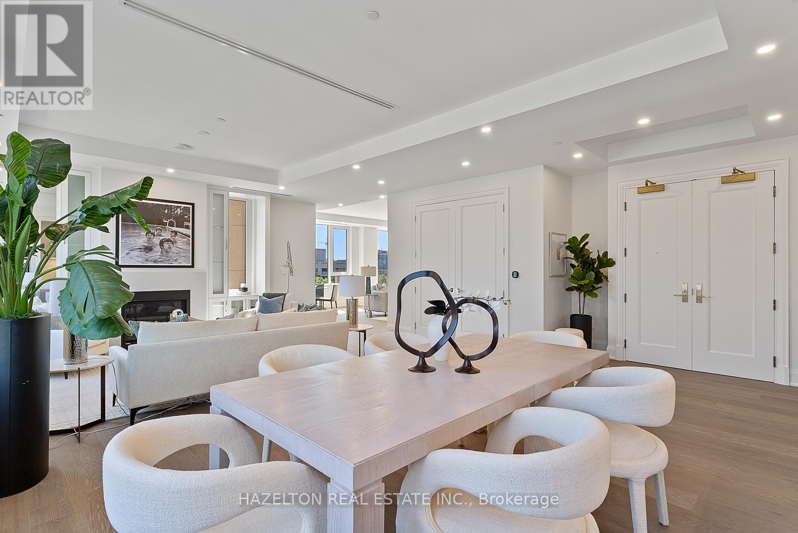 Photo 3 of 802 128 Hazelton Avenue, Toronto ON