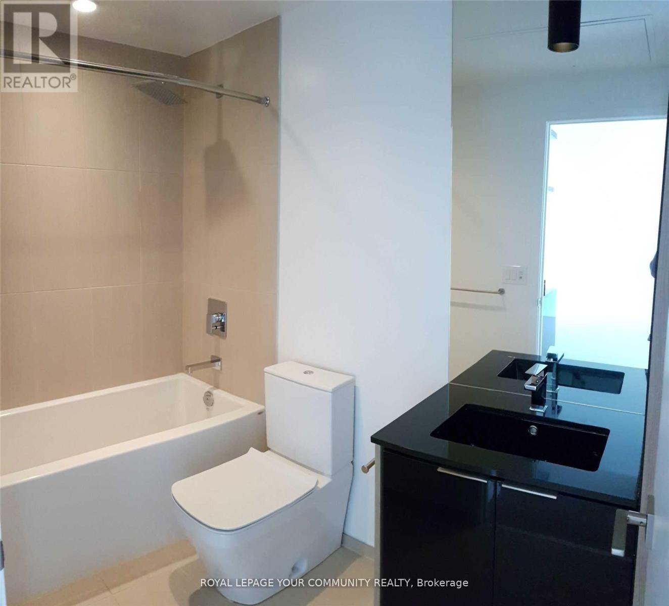 Photo 7 of 1516 70 Temperance Street, Toronto ON