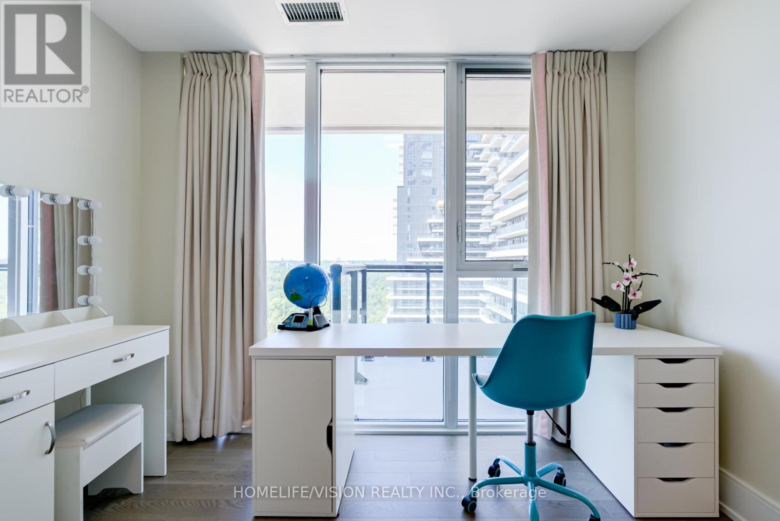 Photo 30 of 1810 30 Inn On The Park Drive, Toronto ON