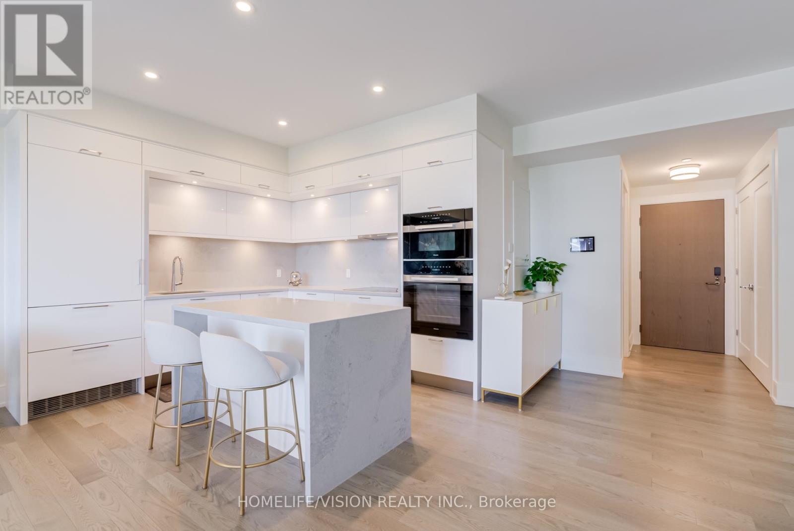 Photo 4 of 1810 30 Inn On The Park Drive, Toronto ON