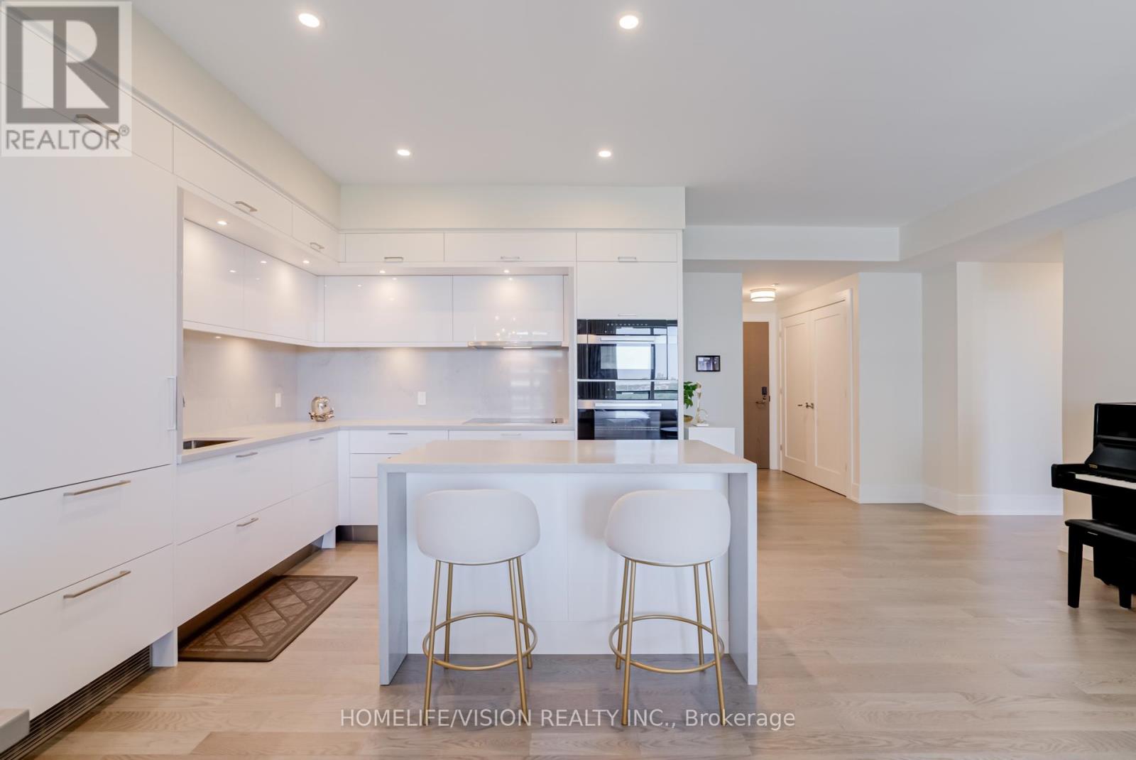 Photo 5 of 1810 30 Inn On The Park Drive, Toronto ON