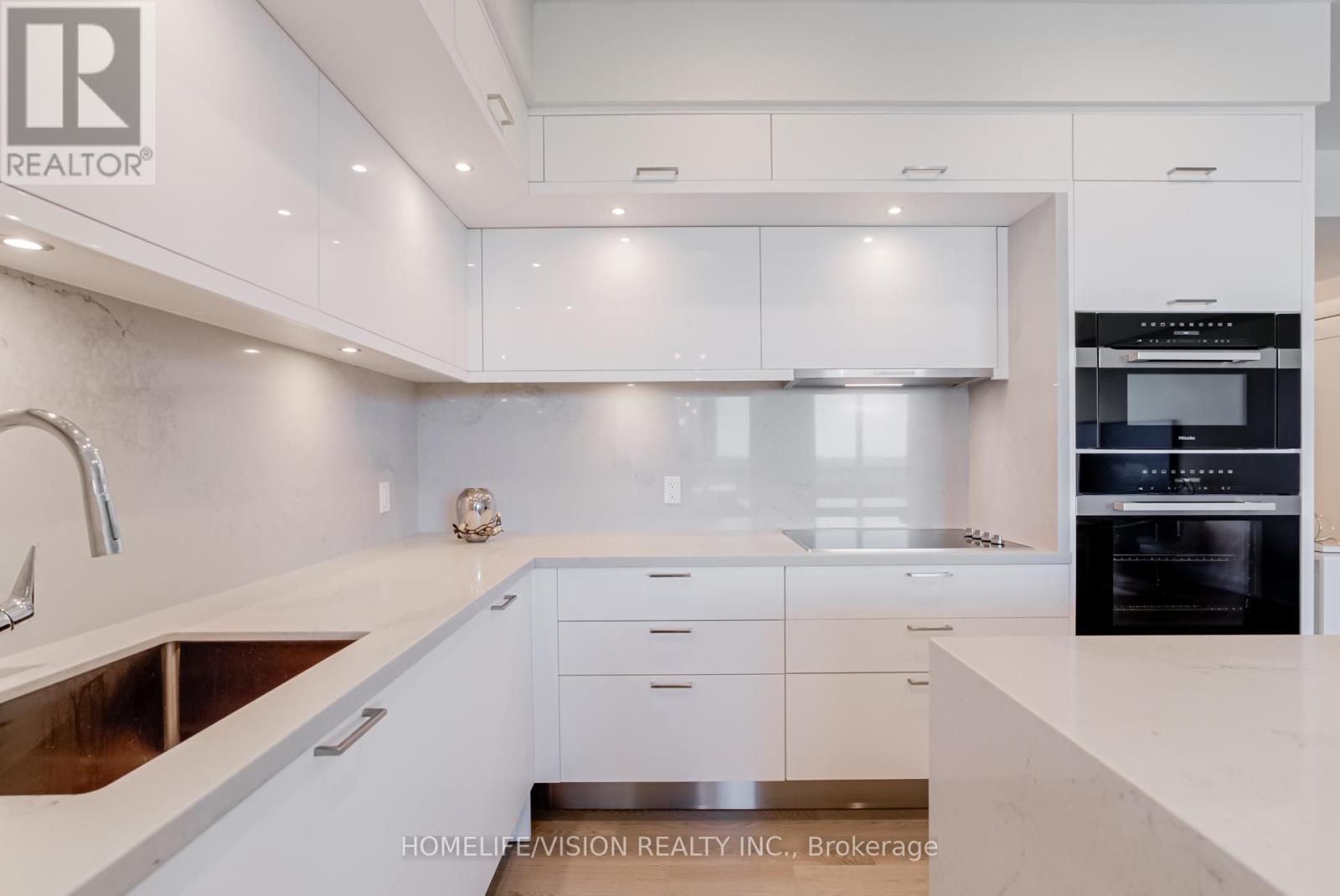 Photo 6 of 1810 30 Inn On The Park Drive, Toronto ON