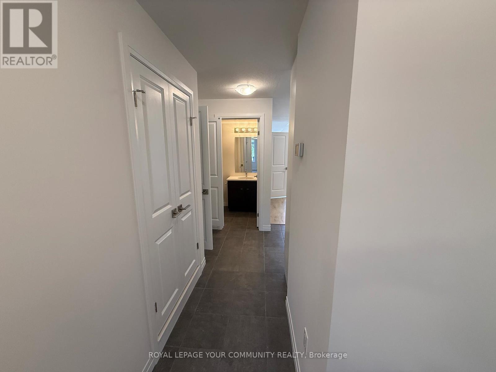 Photo 13 of 52 Thatcher Drive, Guelph ON