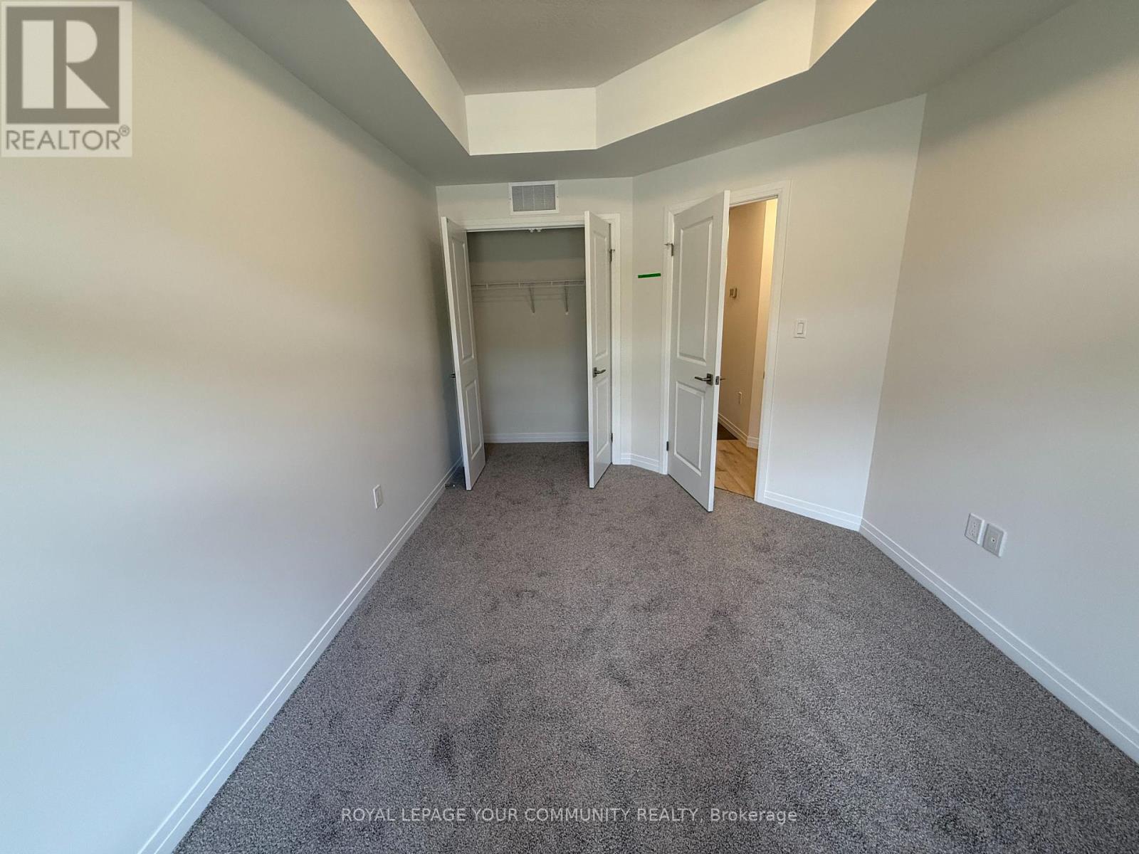 Photo 10 of 52 Thatcher Drive, Guelph ON