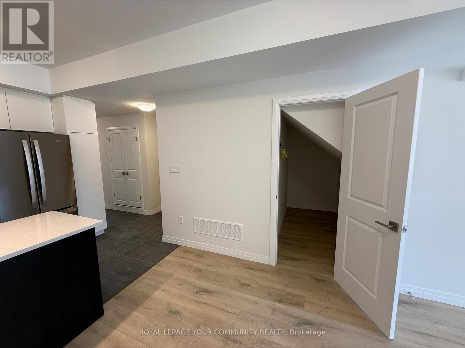Photo 6 of 52 Thatcher Drive, Guelph ON