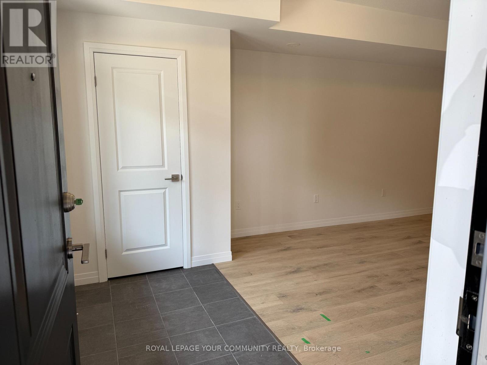 Photo 3 of 52 Thatcher Drive, Guelph ON