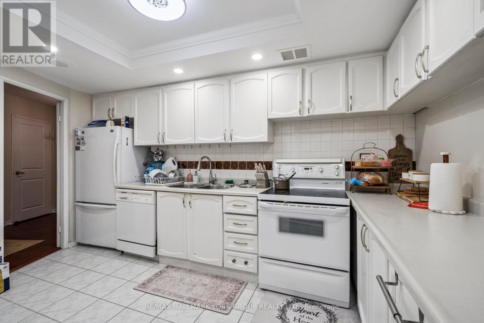 Photo 8 of 107 3303 Don Mills Road, Toronto ON