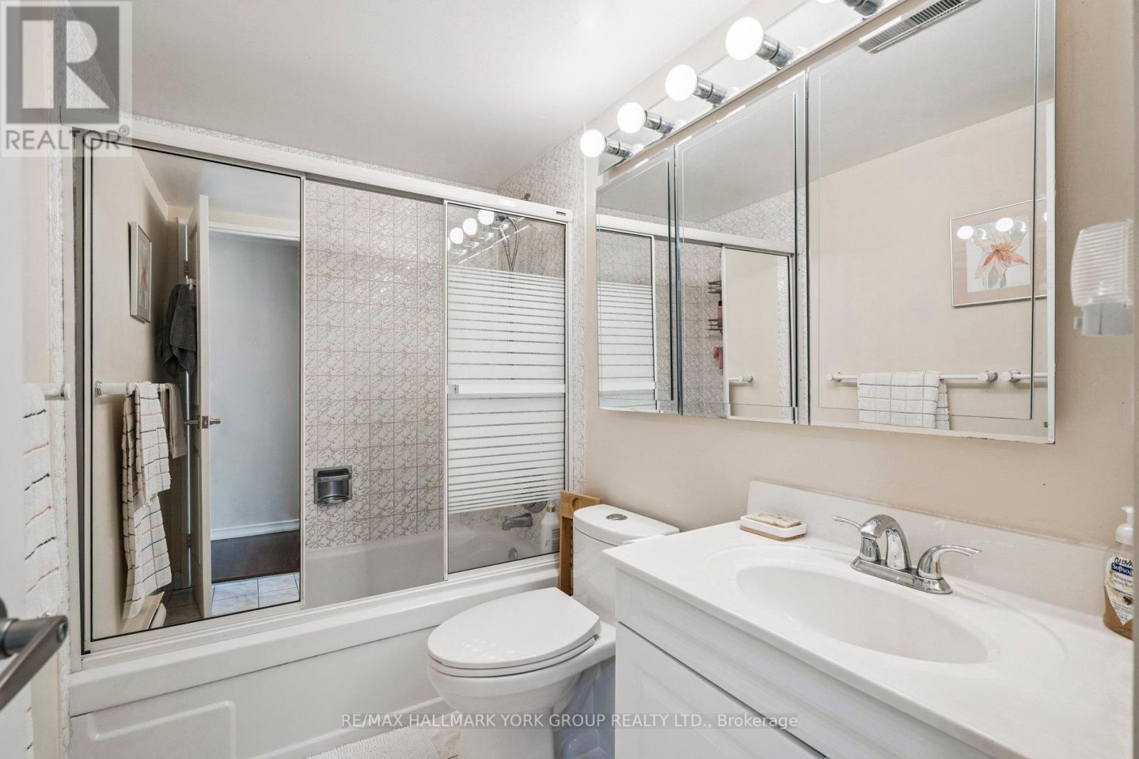 Photo 14 of 107 3303 Don Mills Road, Toronto ON