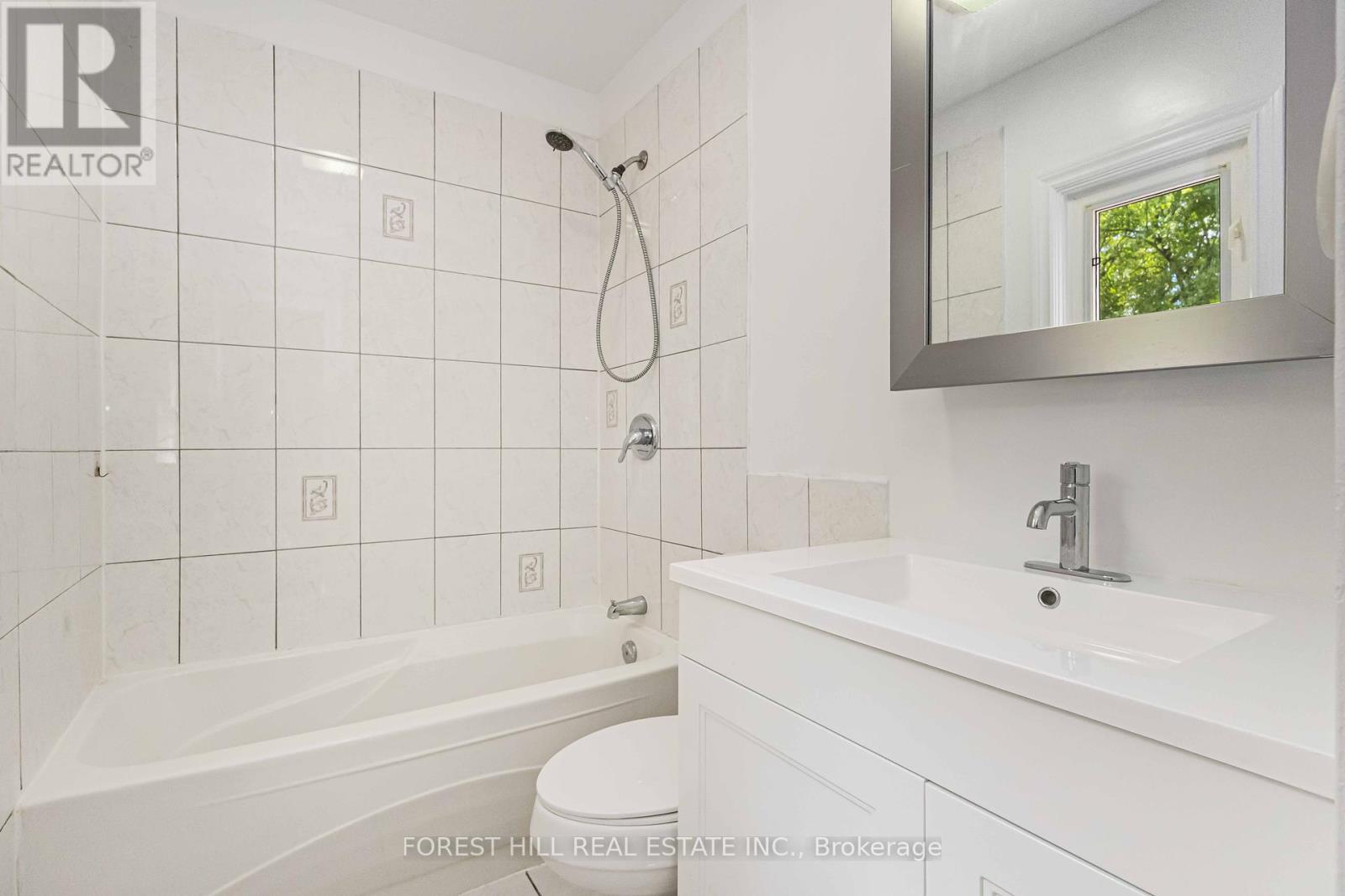 Photo 8 of 23 Kingswell Crescent, Toronto ON