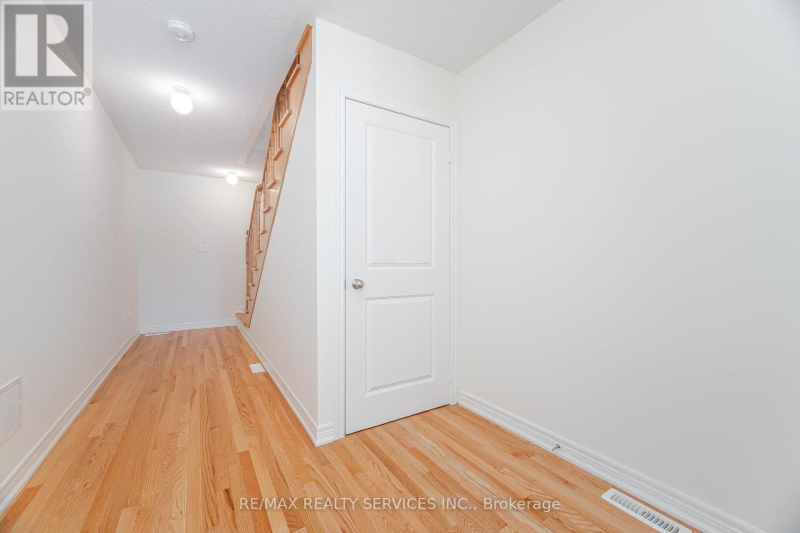 Photo 7 of 5 Nimmo Lane, Ajax ON