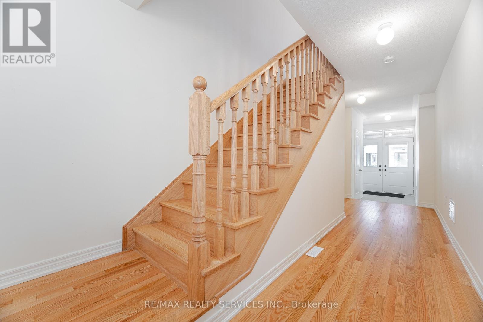 Photo 8 of 5 Nimmo Lane, Ajax ON
