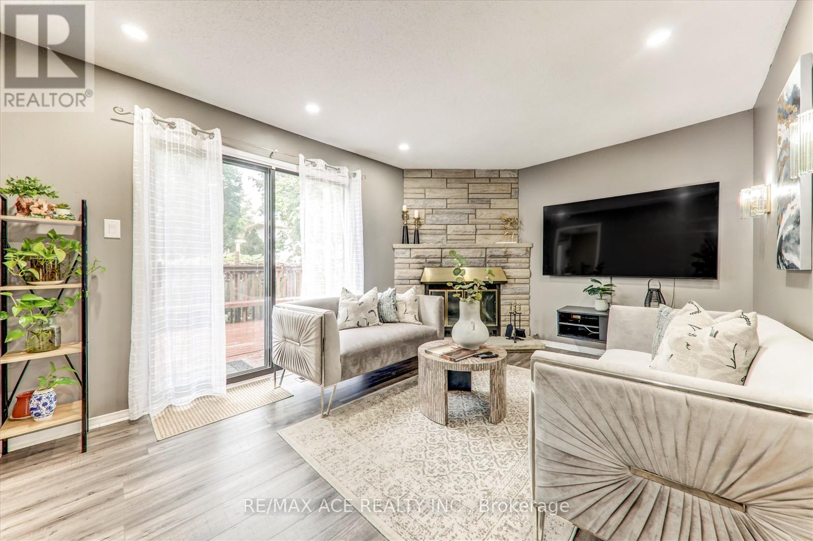 Photo 12 of 743 Aspen Road, Pickering ON