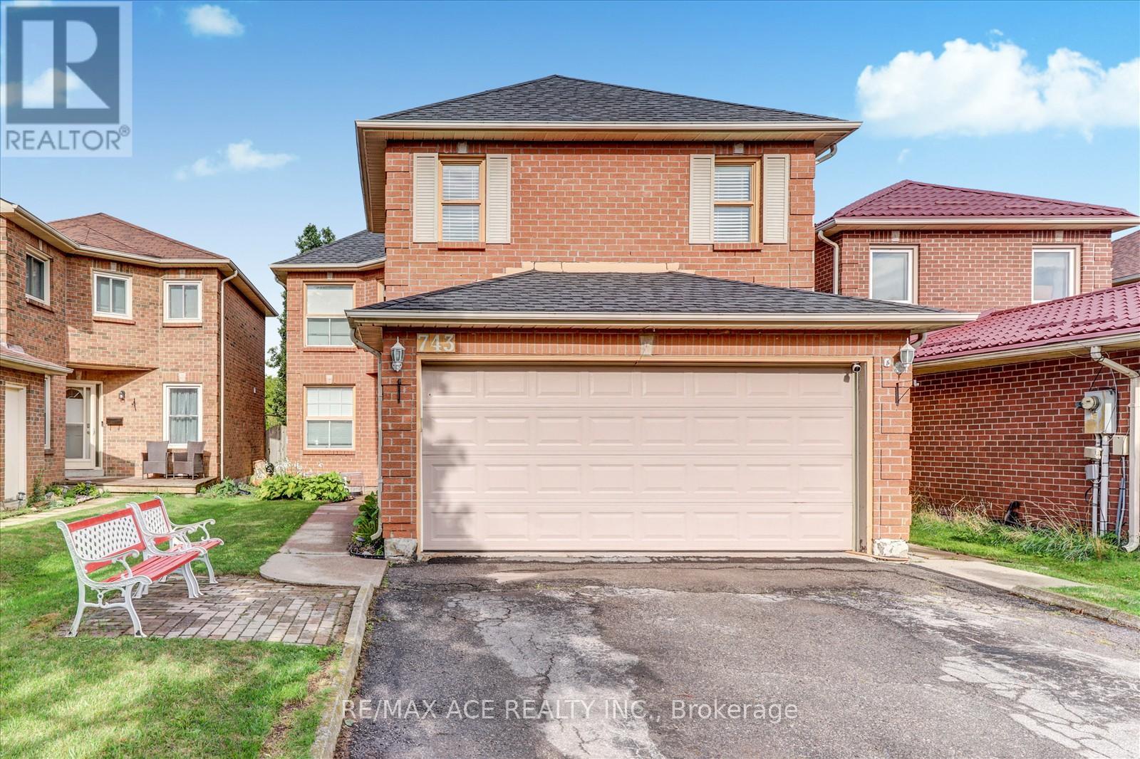 Photo 2 of 743 Aspen Road, Pickering ON