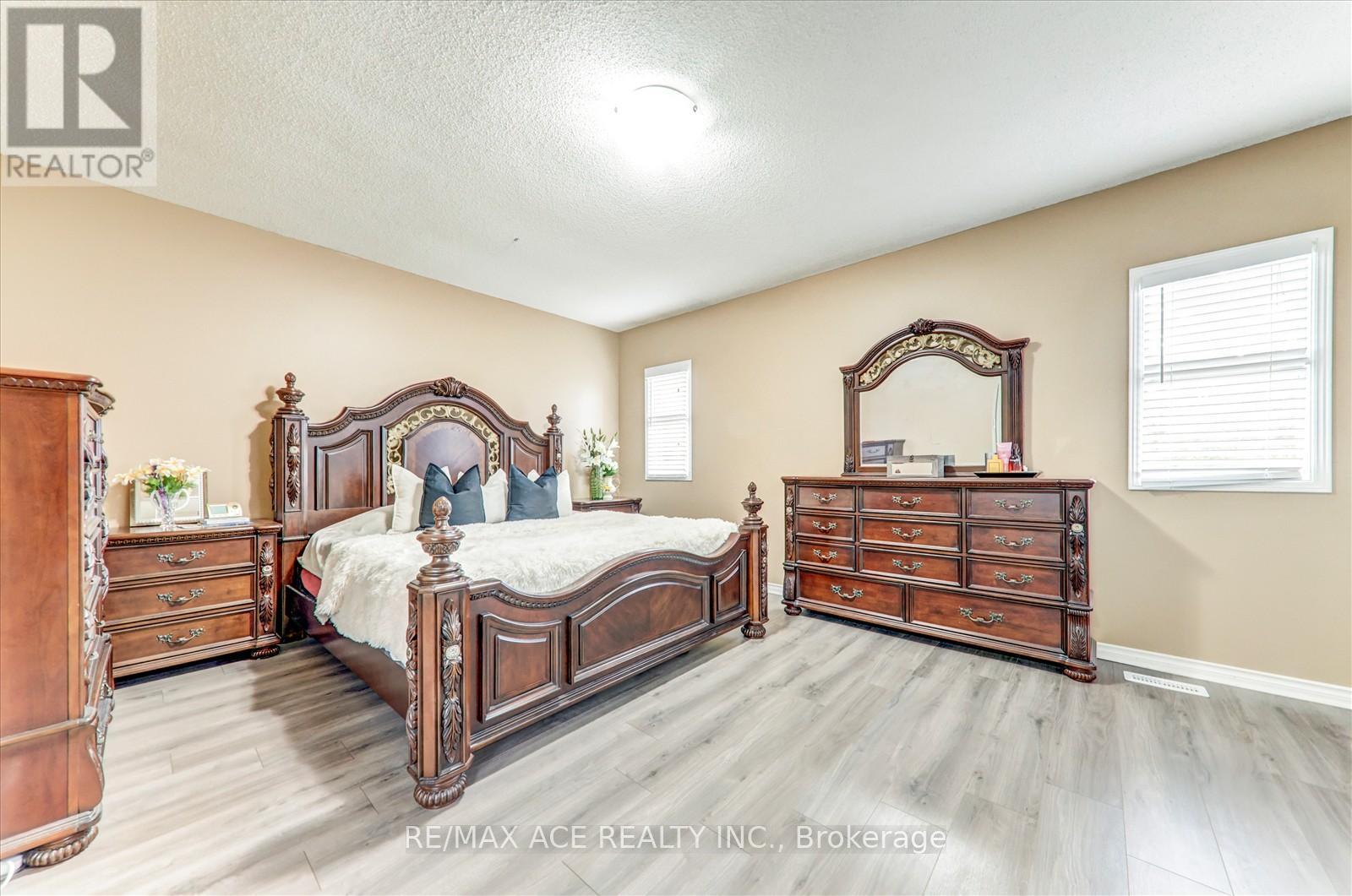 Photo 23 of 743 Aspen Road, Pickering ON