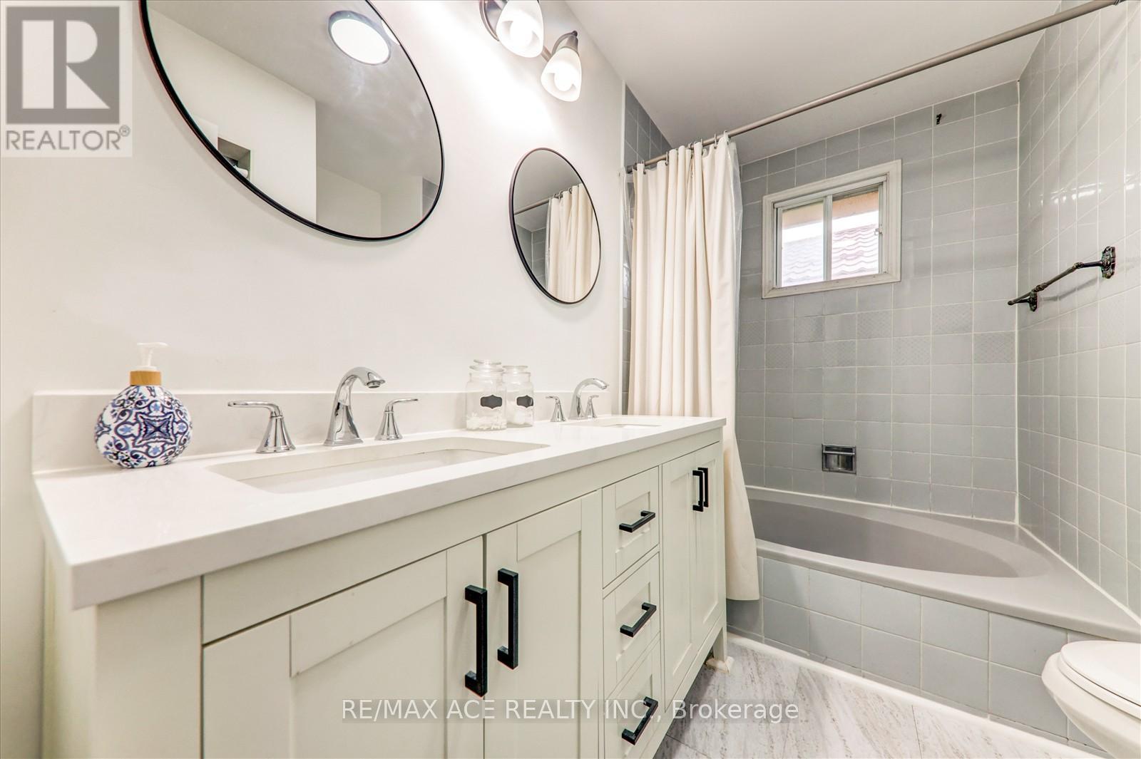 Photo 25 of 743 Aspen Road, Pickering ON