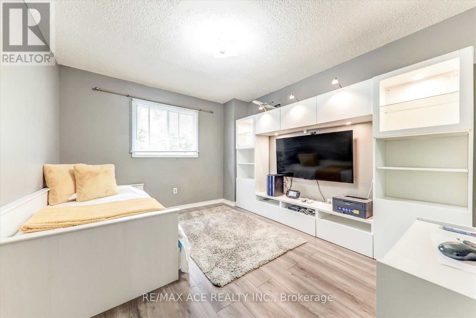 Photo 29 of 743 Aspen Road, Pickering ON