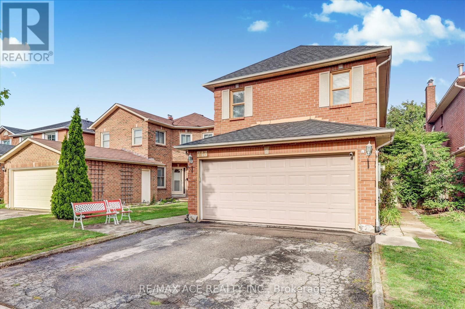 Photo 3 of 743 Aspen Road, Pickering ON