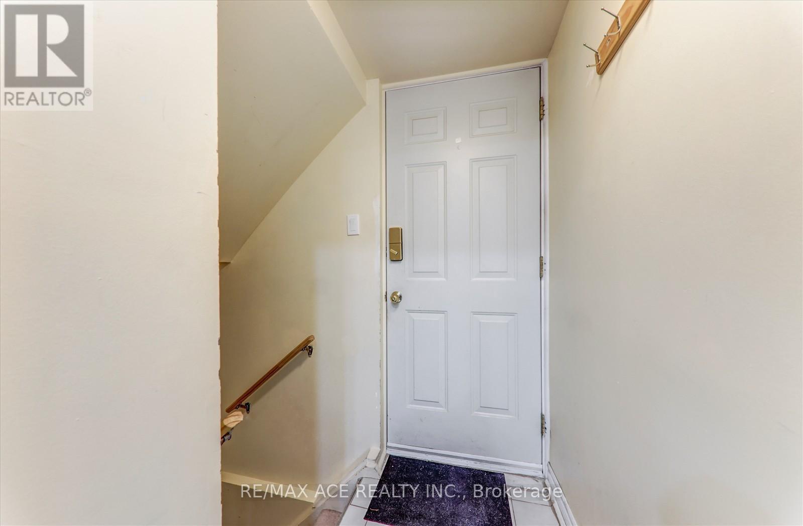 Photo 31 of 743 Aspen Road, Pickering ON