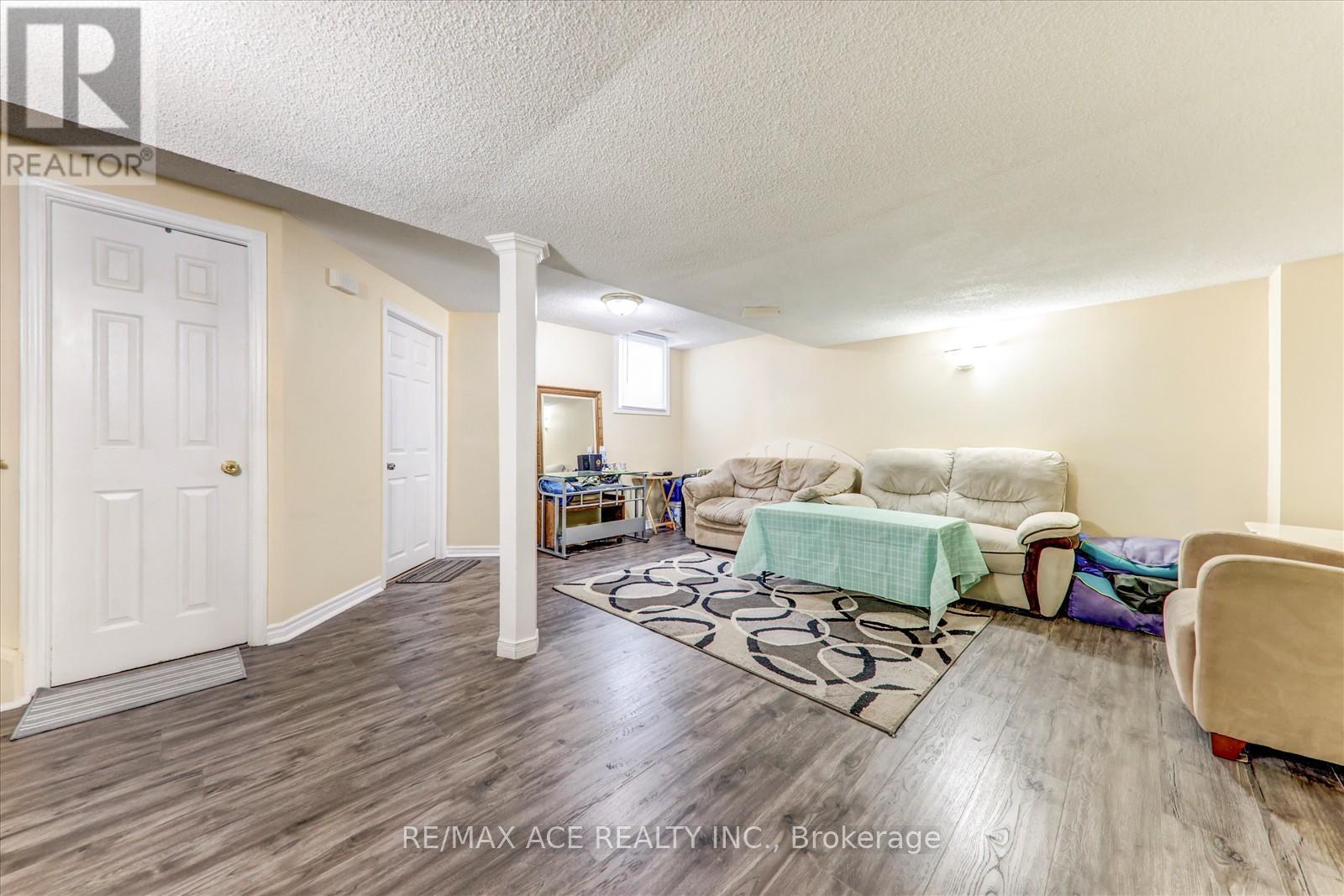 Photo 32 of 743 Aspen Road, Pickering ON