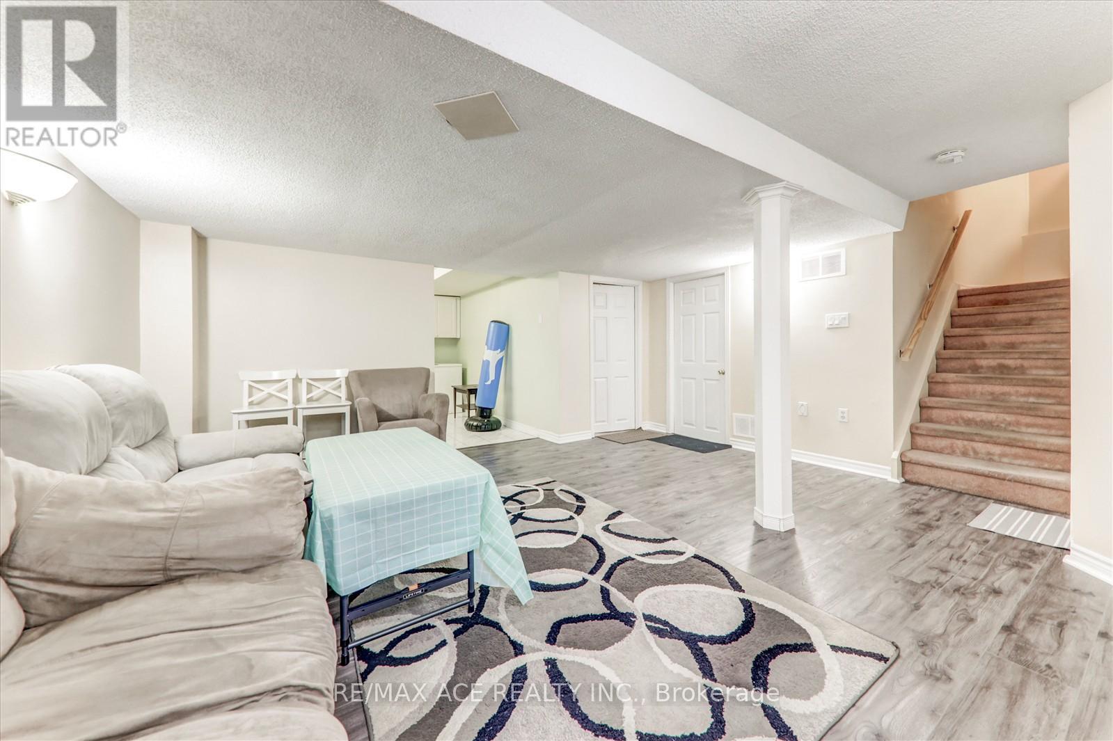 Photo 33 of 743 Aspen Road, Pickering ON