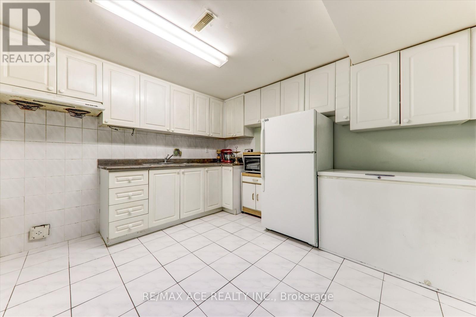 Photo 34 of 743 Aspen Road, Pickering ON