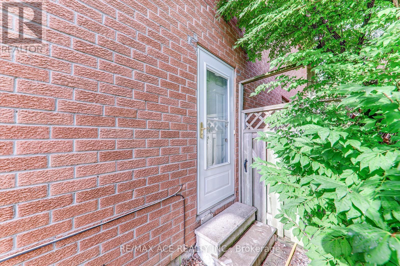 Photo 39 of 743 Aspen Road, Pickering ON
