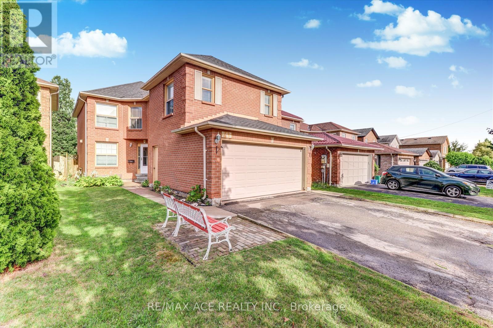 Photo 4 of 743 Aspen Road, Pickering ON