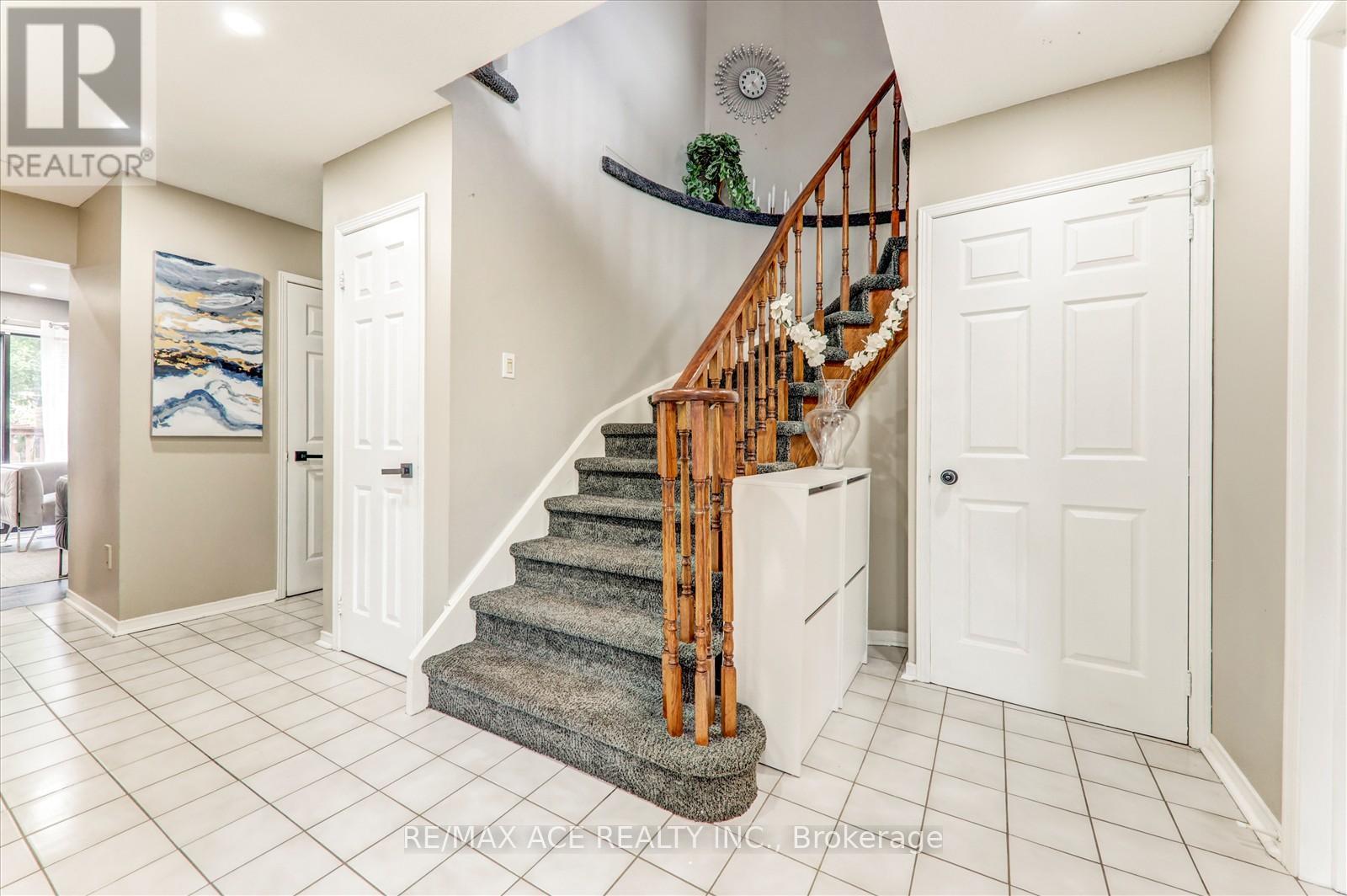 Photo 7 of 743 Aspen Road, Pickering ON
