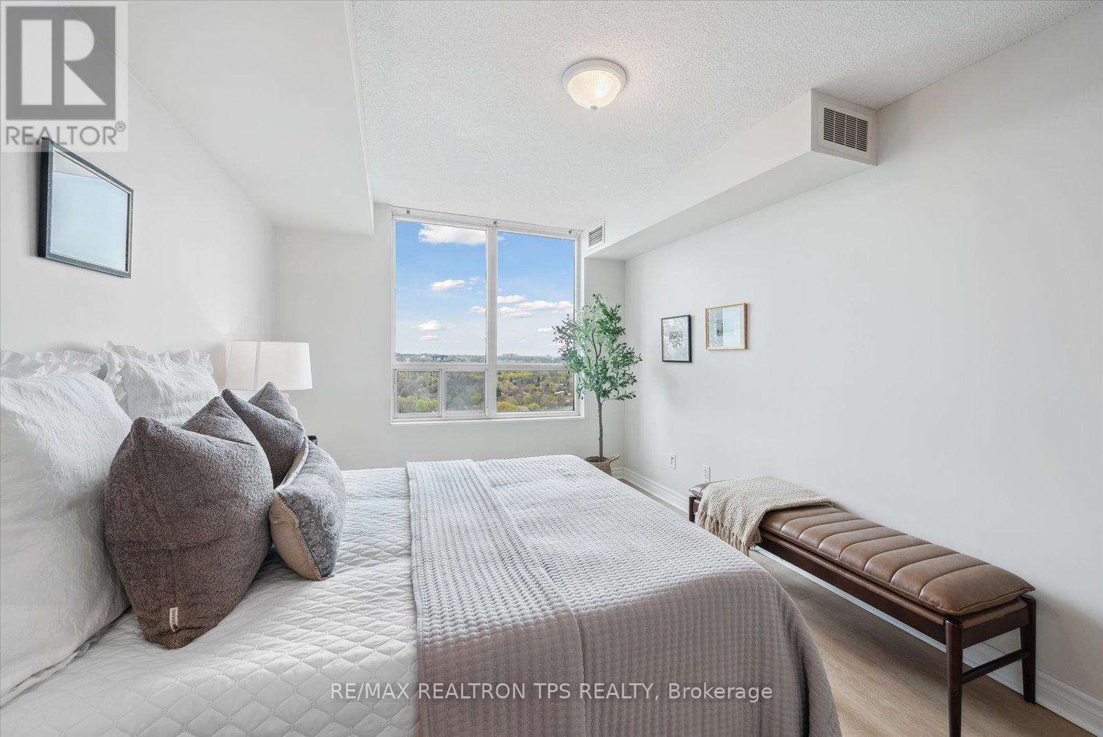 Photo 17 of 2402 61 Town Centre Court, Toronto ON