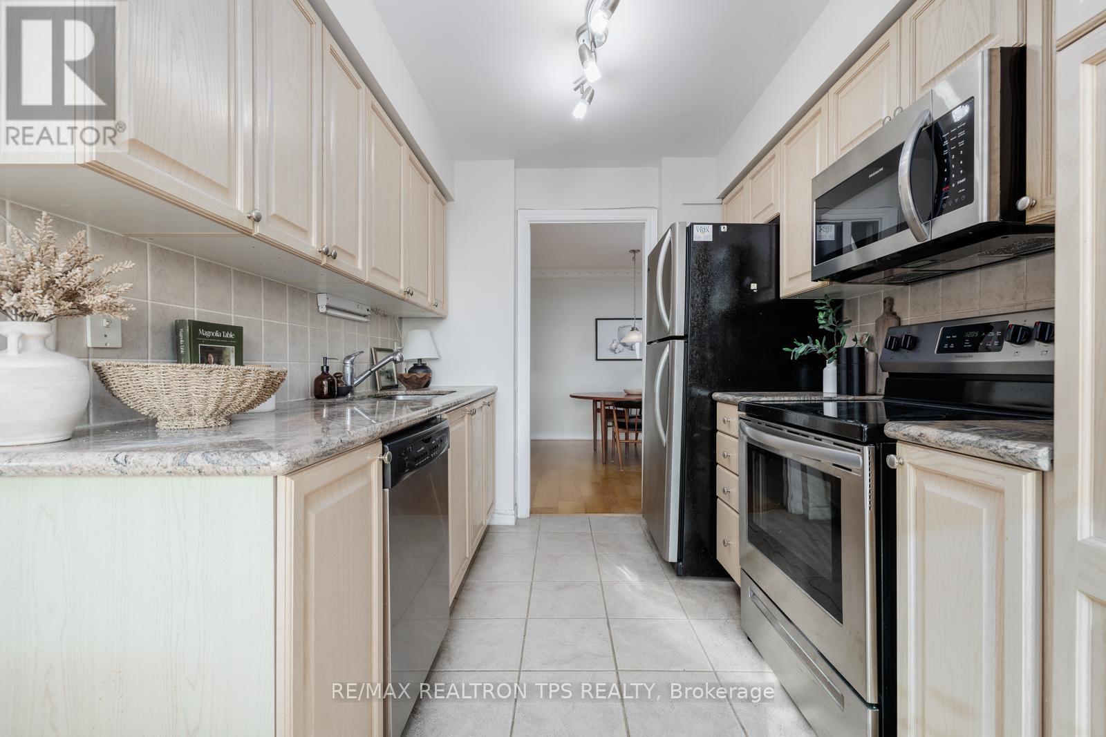 Photo 8 of 2402 61 Town Centre Court, Toronto ON
