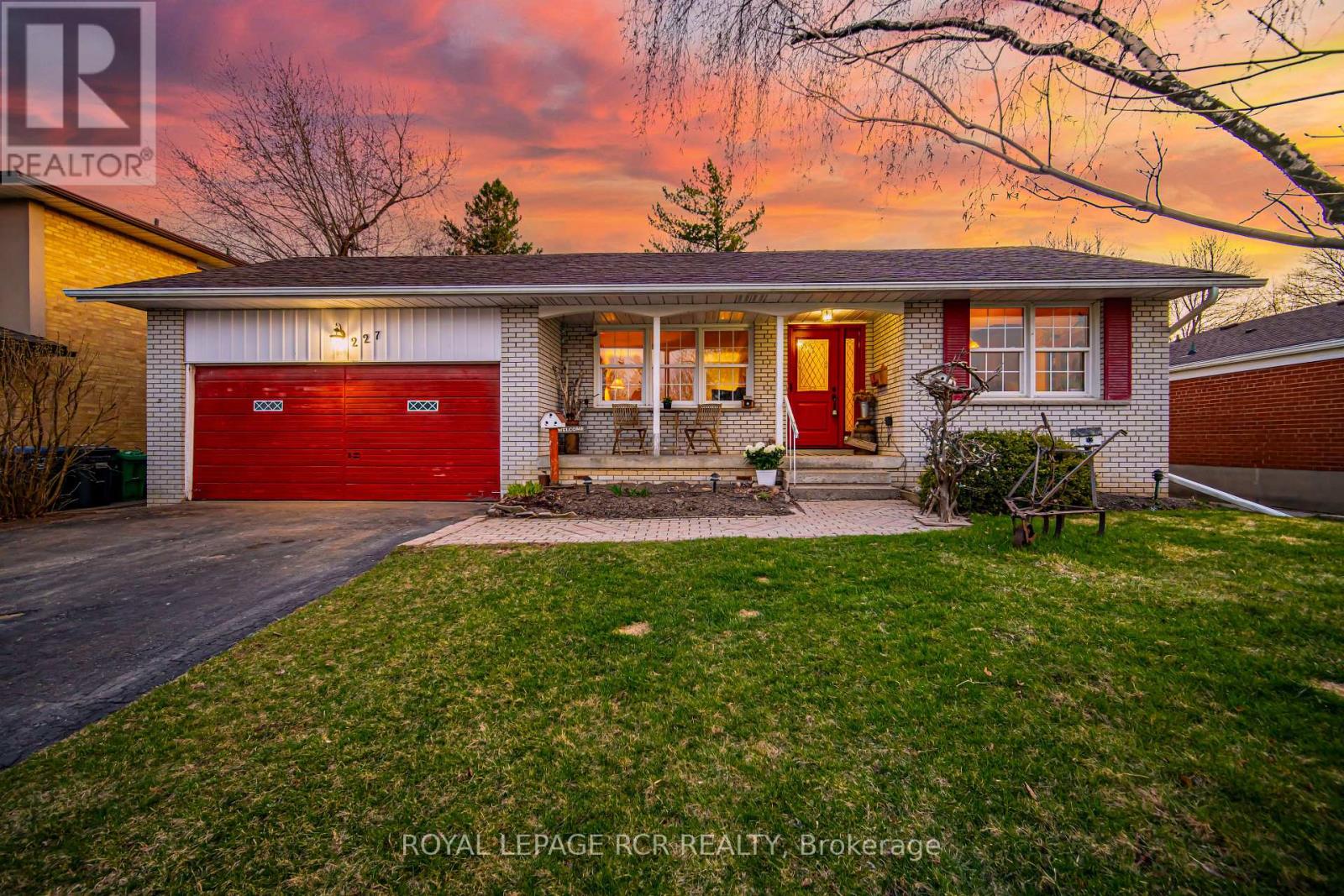 Photo 2 of 227 Elizabeth Street S, Brampton ON