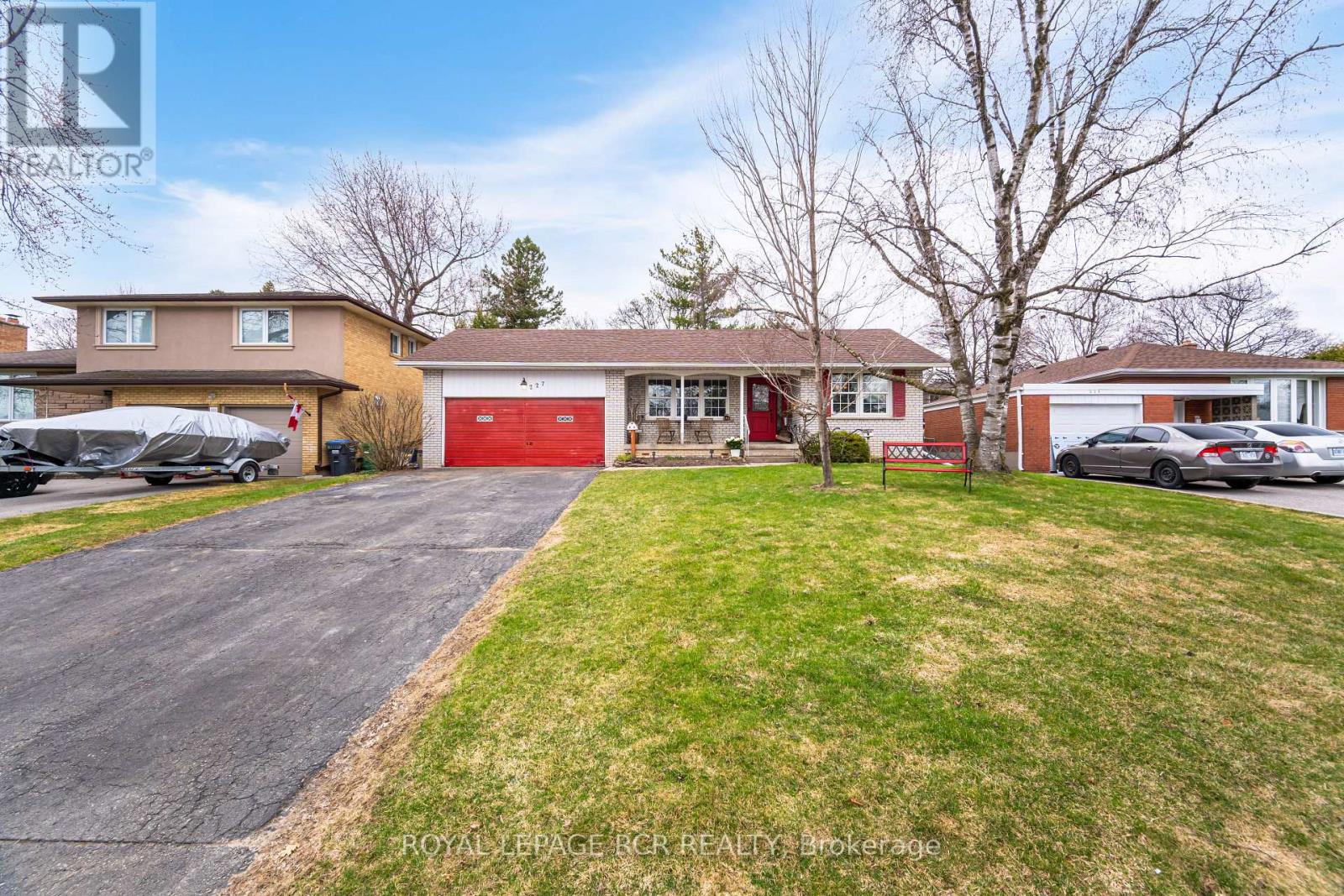 Photo 4 of 227 Elizabeth Street S, Brampton ON