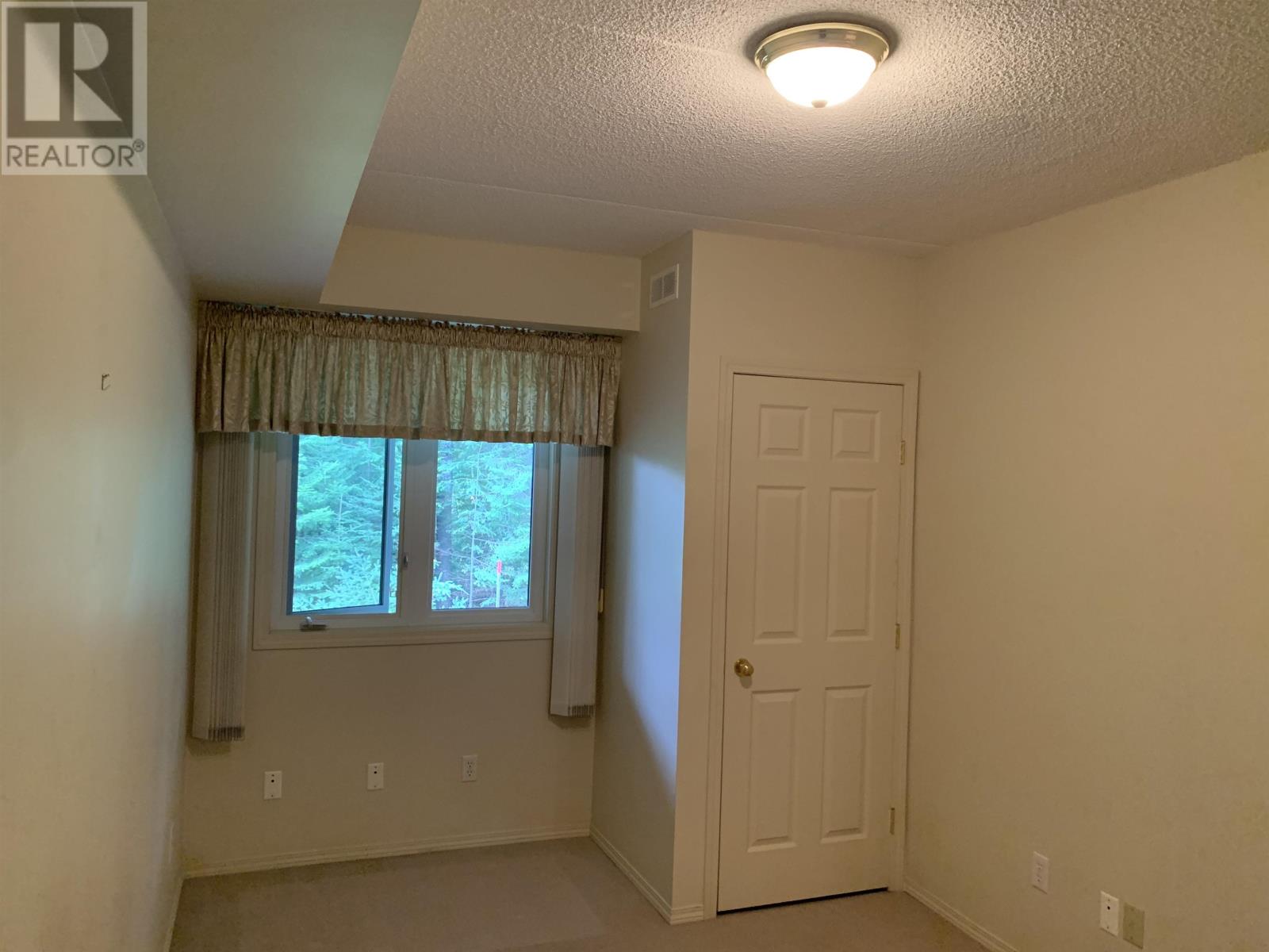 Photo 13 of 105 315 Hilldale Rd, Thunder Bay ON