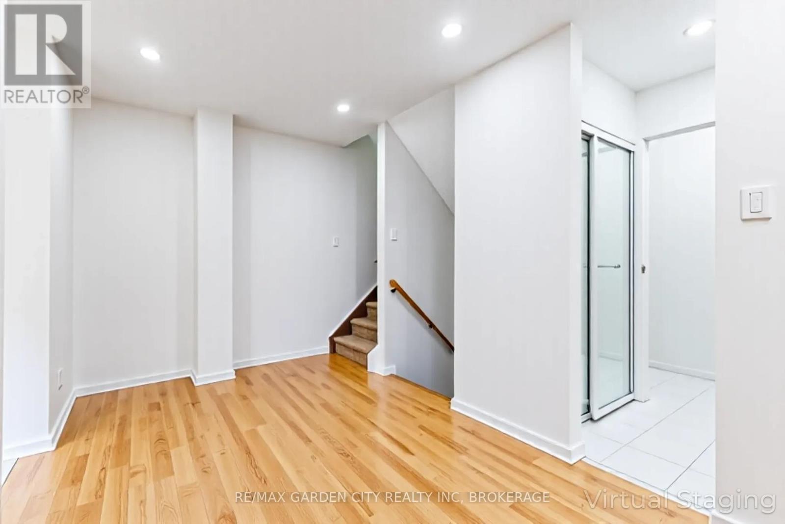 Photo 3 of 1172 Kos Boulevard, Mississauga ON