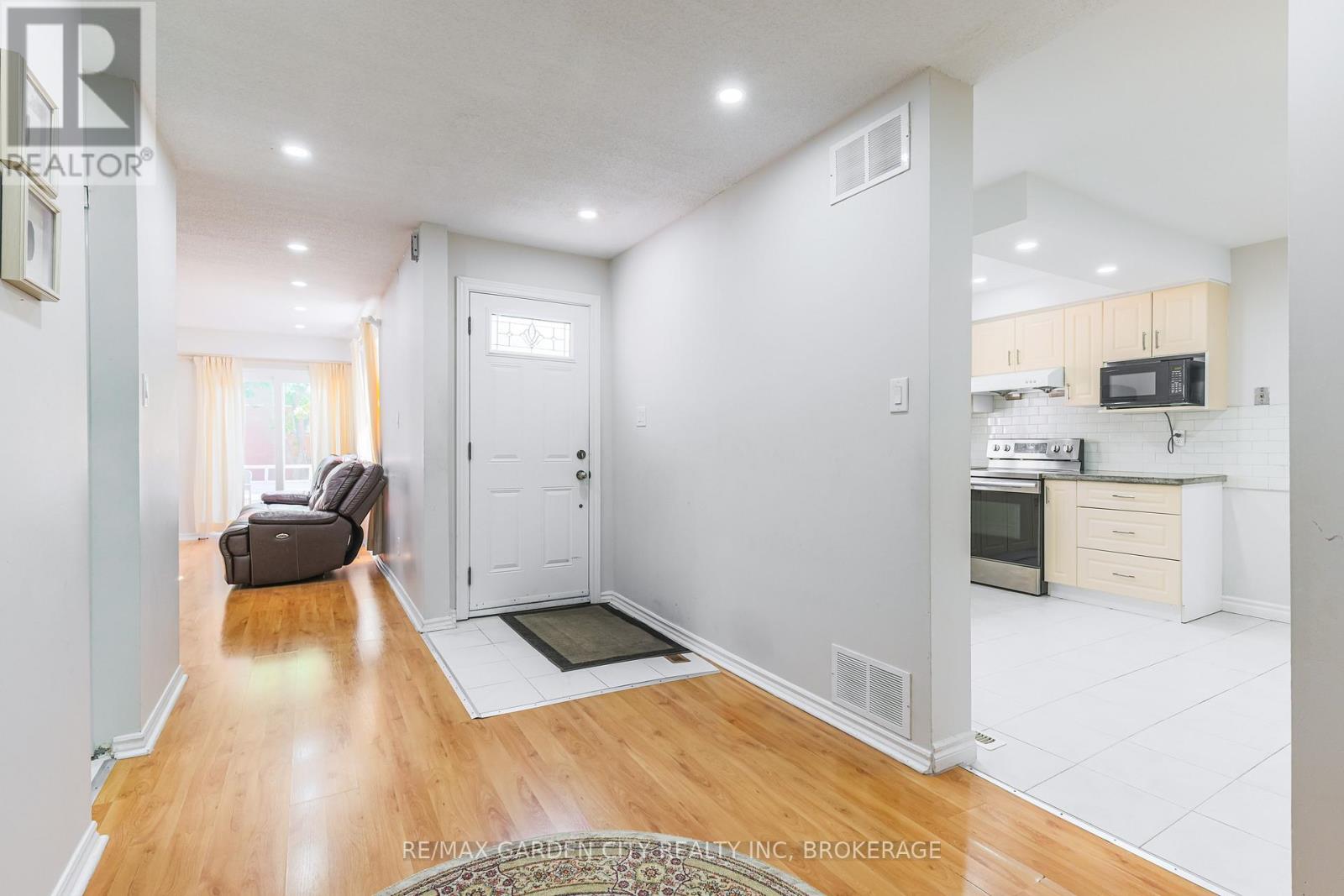 Photo 4 of 1172 Kos Boulevard, Mississauga ON