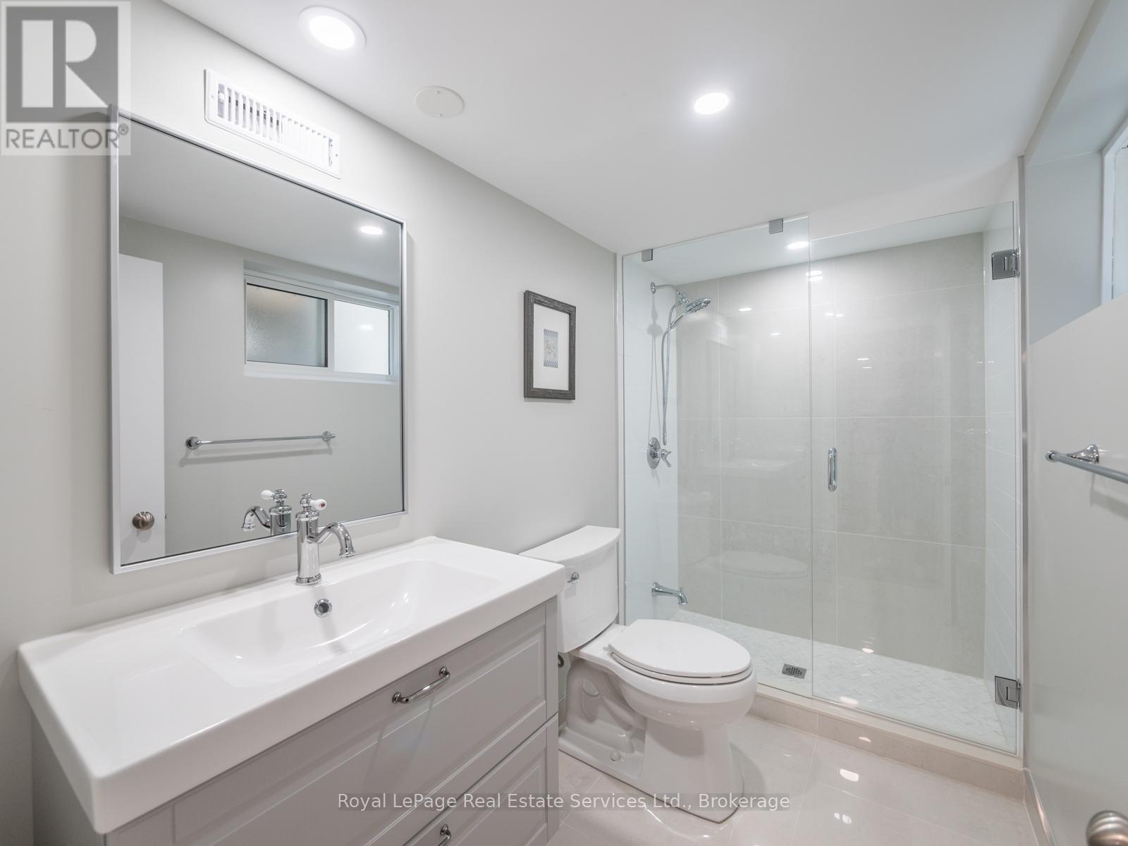Photo 33 of 247 Allan Street, Oakville ON