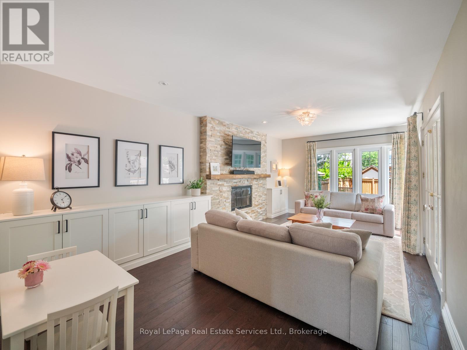 Photo 8 of 247 Allan Street, Oakville ON