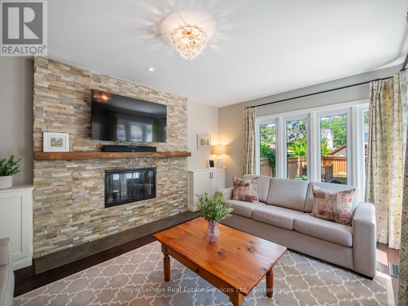 Photo 9 of 247 Allan Street, Oakville ON