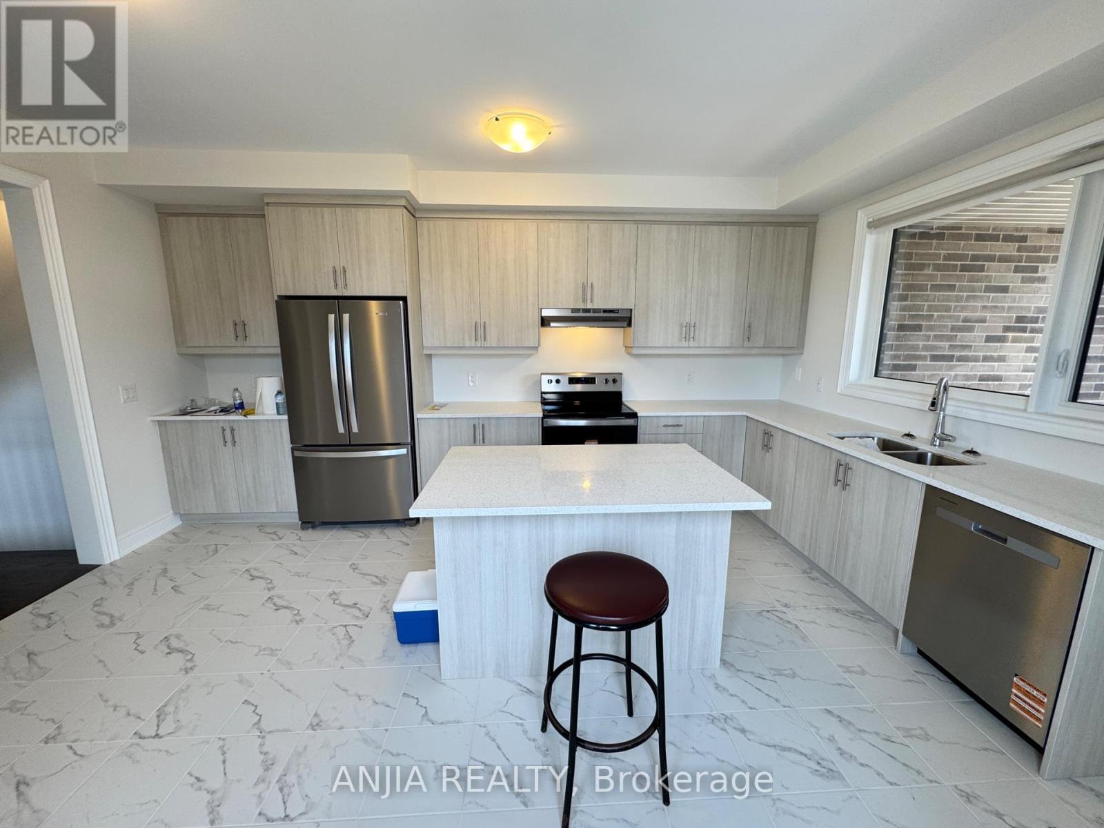 Photo 10 of 76 Selina Rose Street, Markham ON