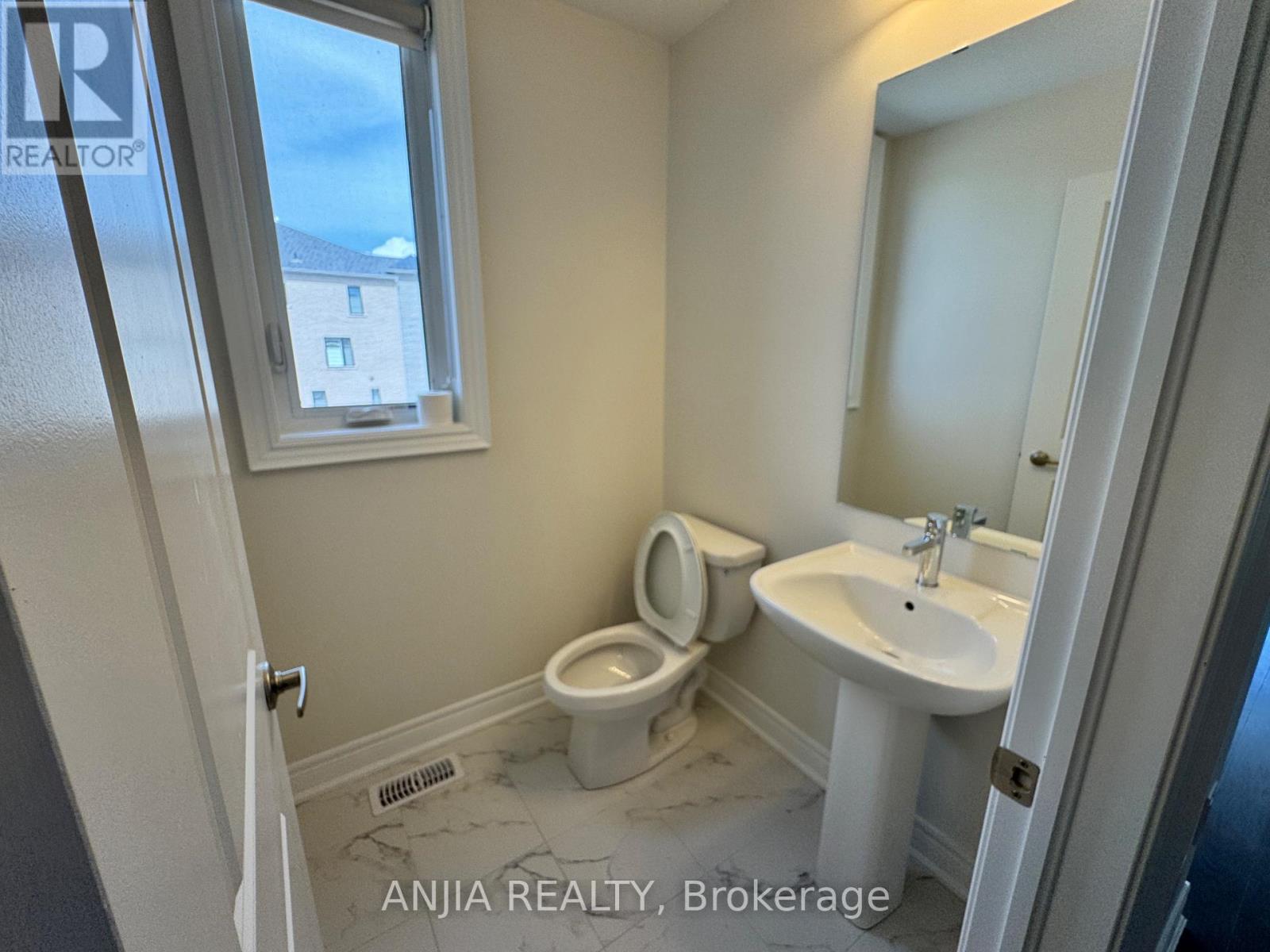 Photo 13 of 76 Selina Rose Street, Markham ON