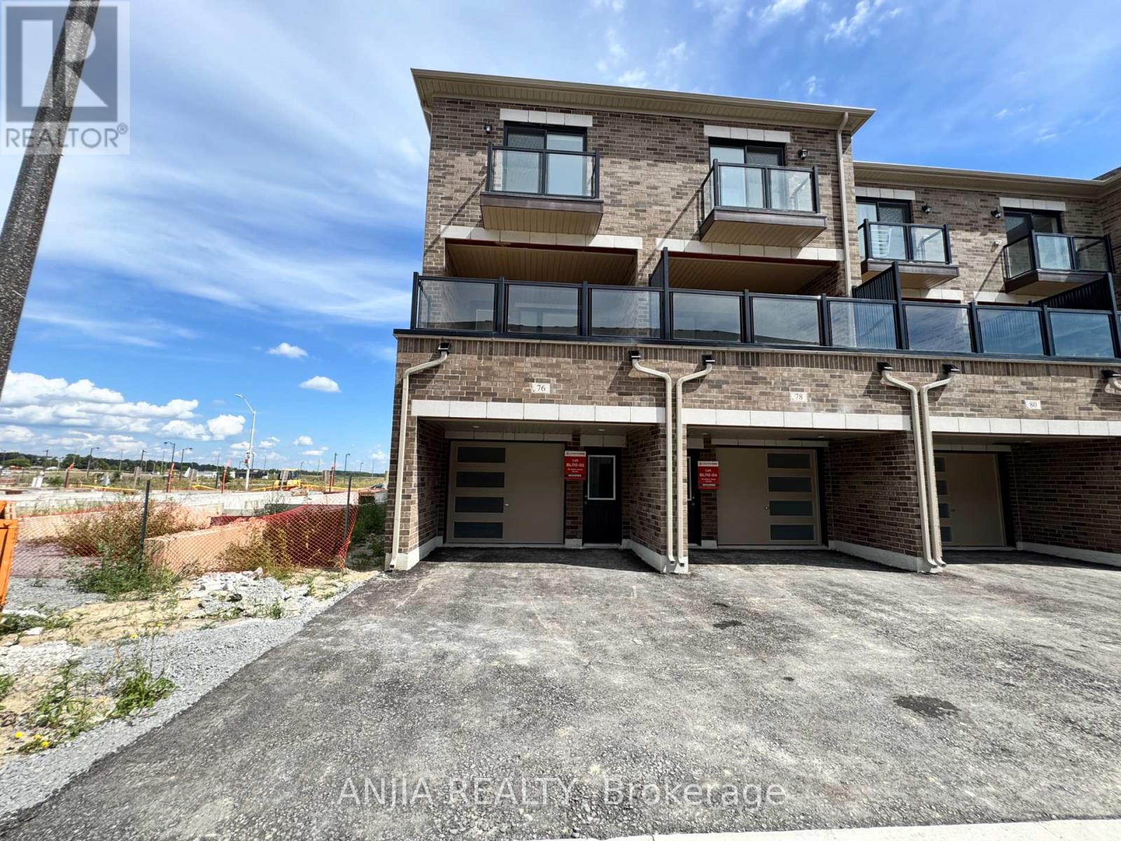 Photo 2 of 76 Selina Rose Street, Markham ON