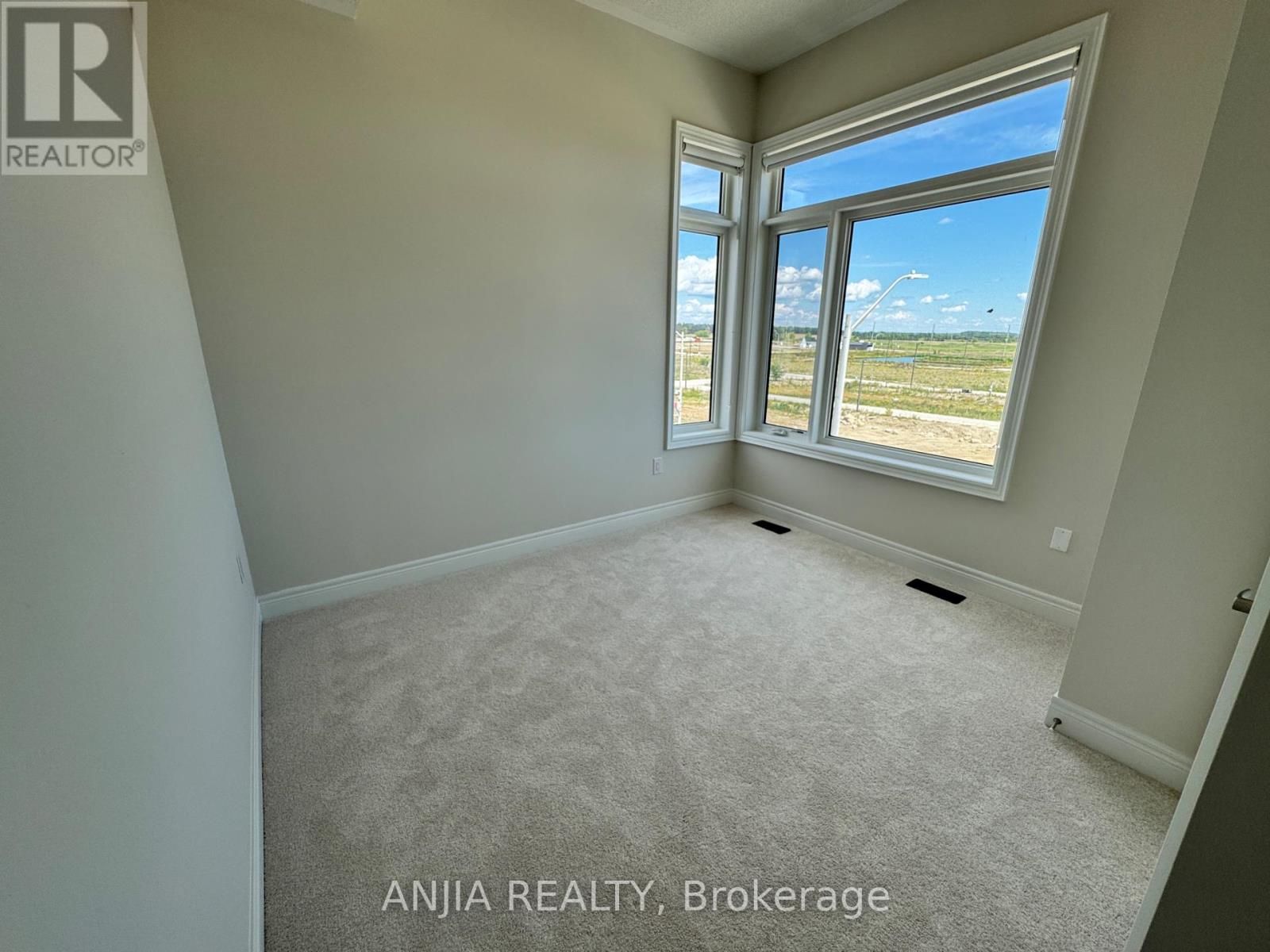 Photo 31 of 76 Selina Rose Street, Markham ON