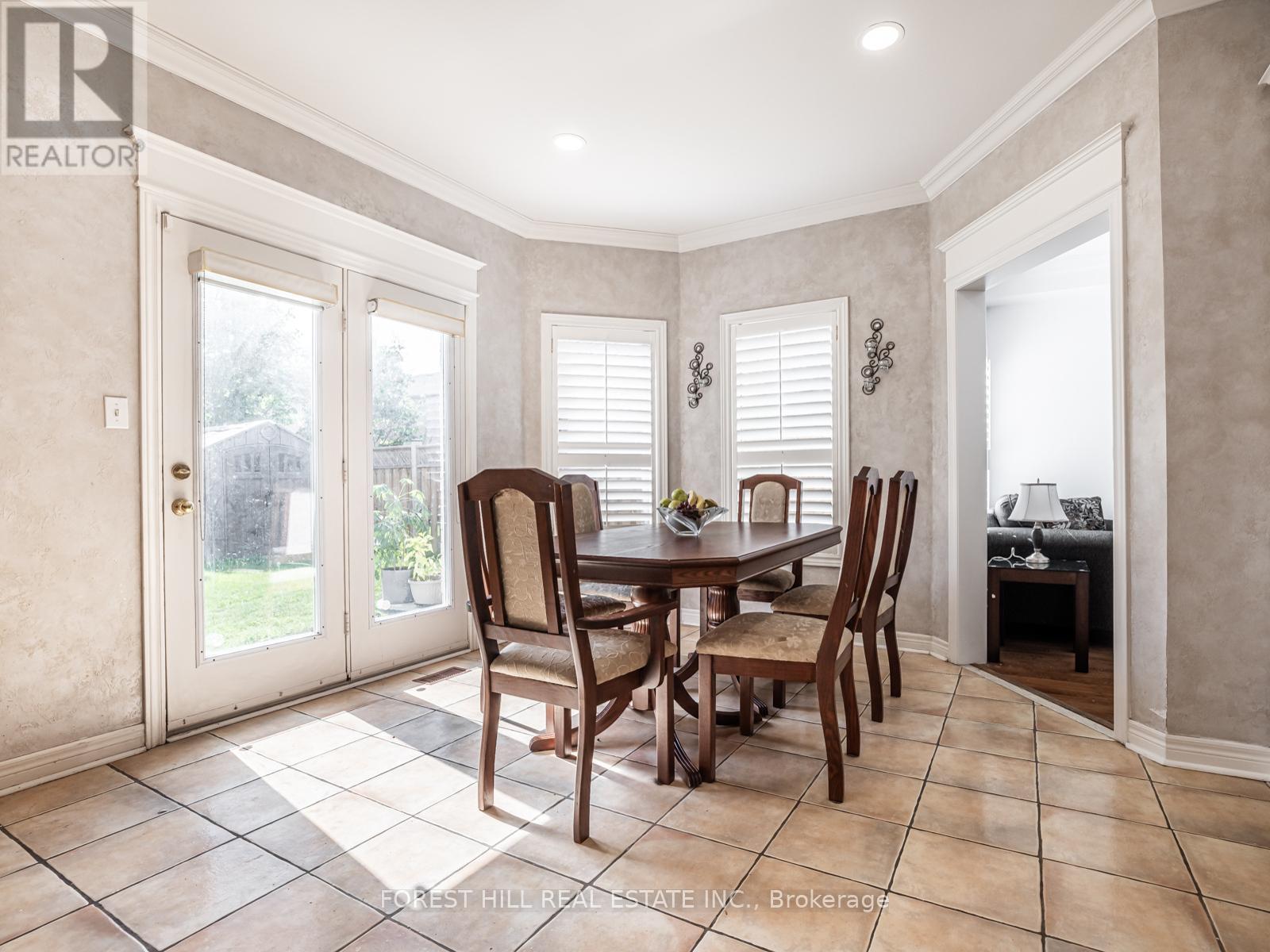 Photo 12 of 41 Cedar Springs Drive, Richmond Hill ON